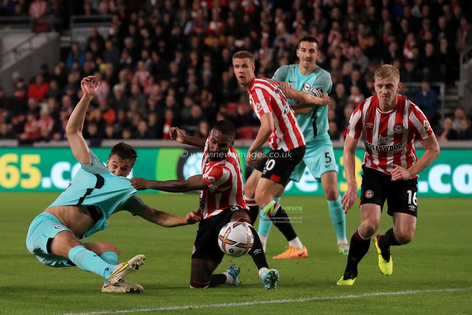 JoÃ«l Veltman #34 of Brighton & Hove Albion shoots on goal with Rico Henry #3 of Brentford in close proximity during the Premier League match Brentford vs Brighton and Hove Albion at Brentford Community Stadium, London, United Kingdom, 14th October 2022

(Photo by Carlton Myrie/News Images)