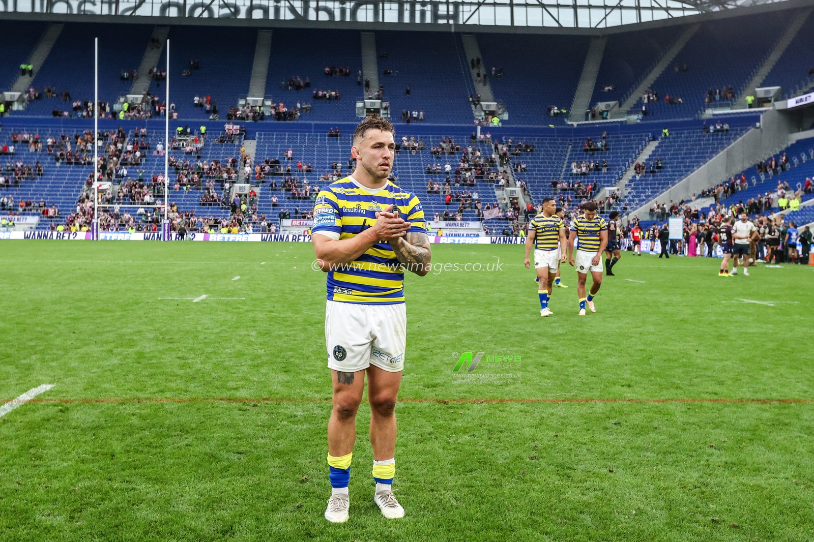 Sam Powell of Warrington Wolves applauds the fans after the game during the Betfred Super League Magic Weekend match Leigh Leopards vs Warrington Wolves at Leigh Sports Village, Leigh, United Kingdom on 04 July 2026

(Photo by Alfie Cosgrove/News Images)