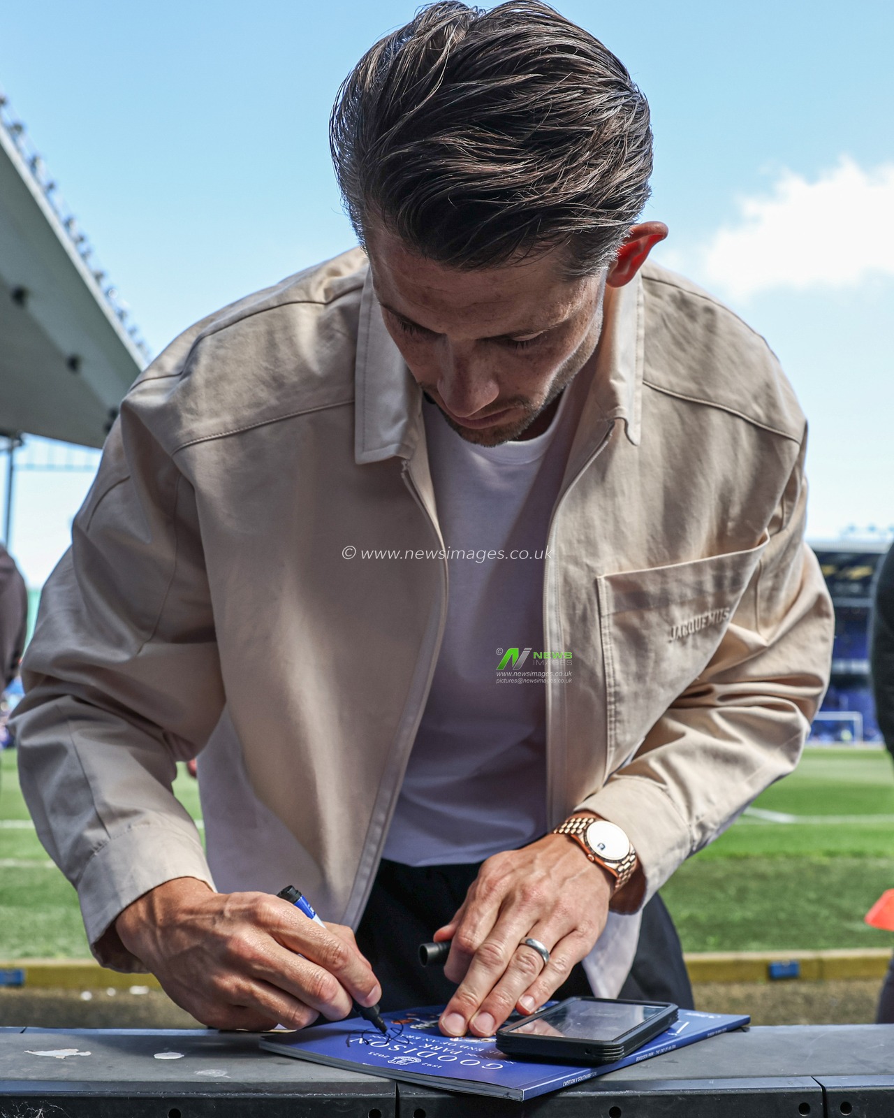 James Tarkowski of Everton signs fans match day program ahead of the Premier League match Everton vs Southampton at Goodison Park, Liverpool, United Kingdom, 18th May 2025

(Photo by Mark Cosgrove/News Images)