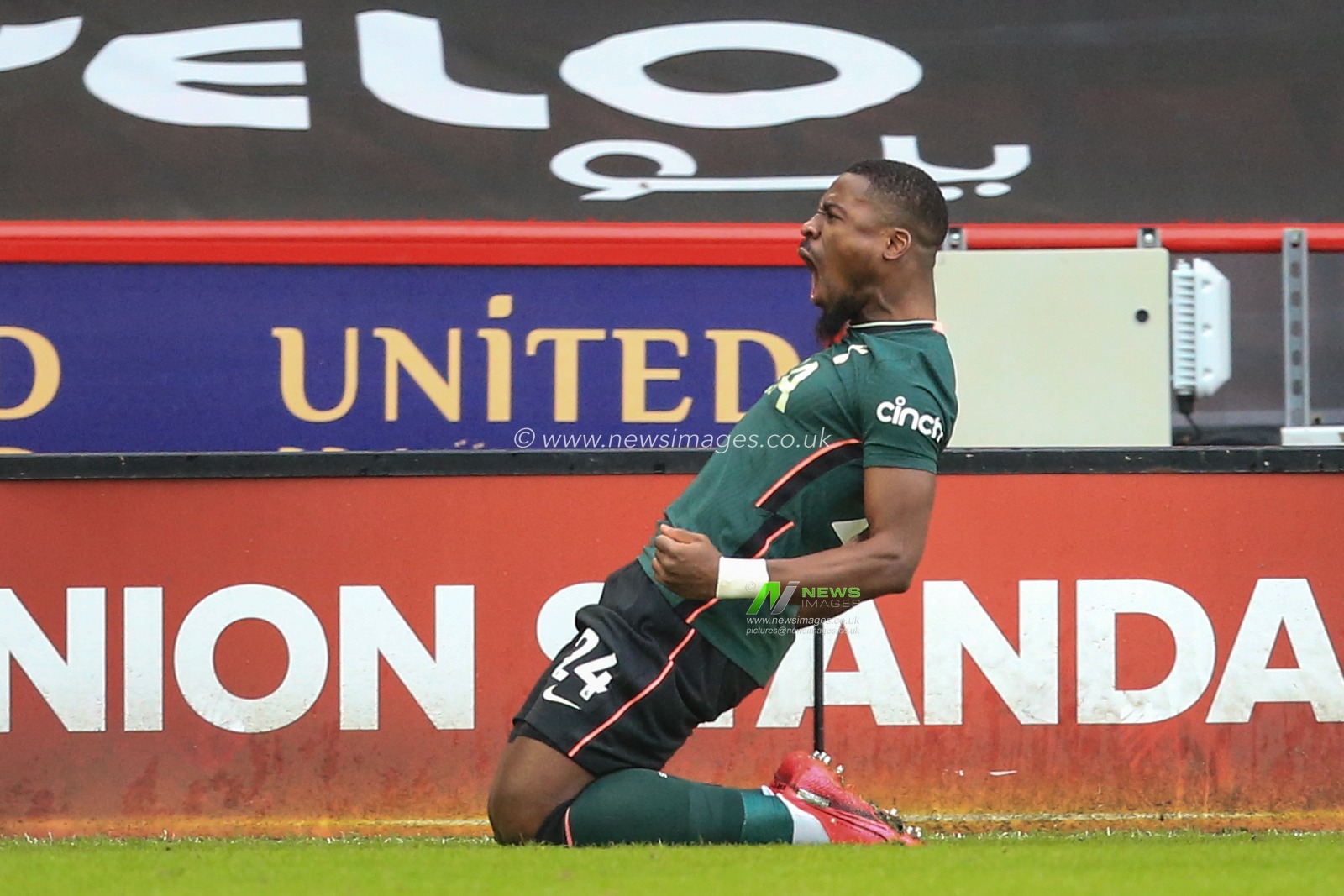 Serge Aurier #24 of Tottenham Hotspur celebrates his goal to make it 0-1