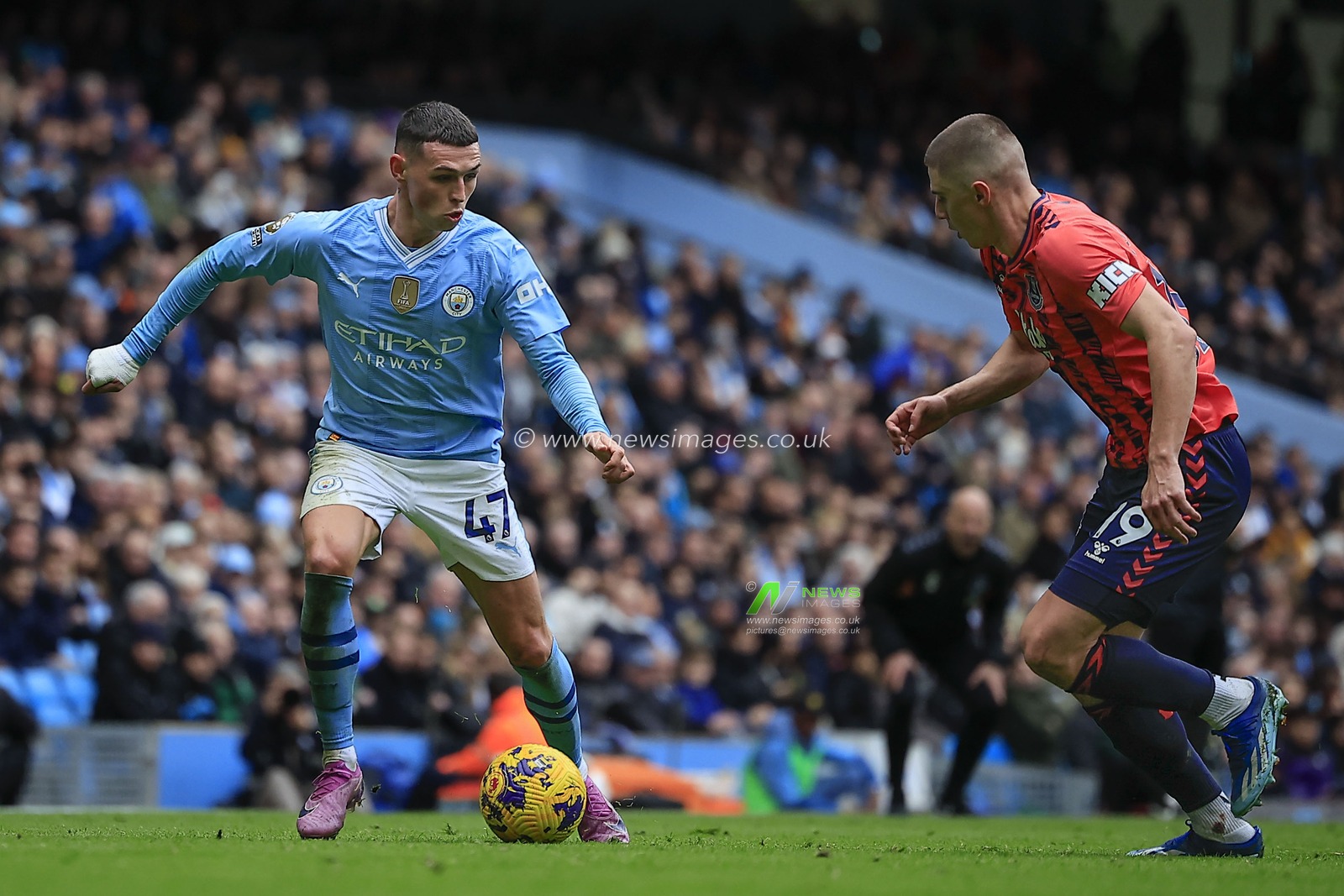 Phil Foden of Manchester City tries to get past Vitaly Mykolenko of Everton during the Premier League match Manchester City vs Everton at Etihad Stadium, Manchester, United Kingdom, 10th February 2024

(Photo by Conor Molloy/News Images)