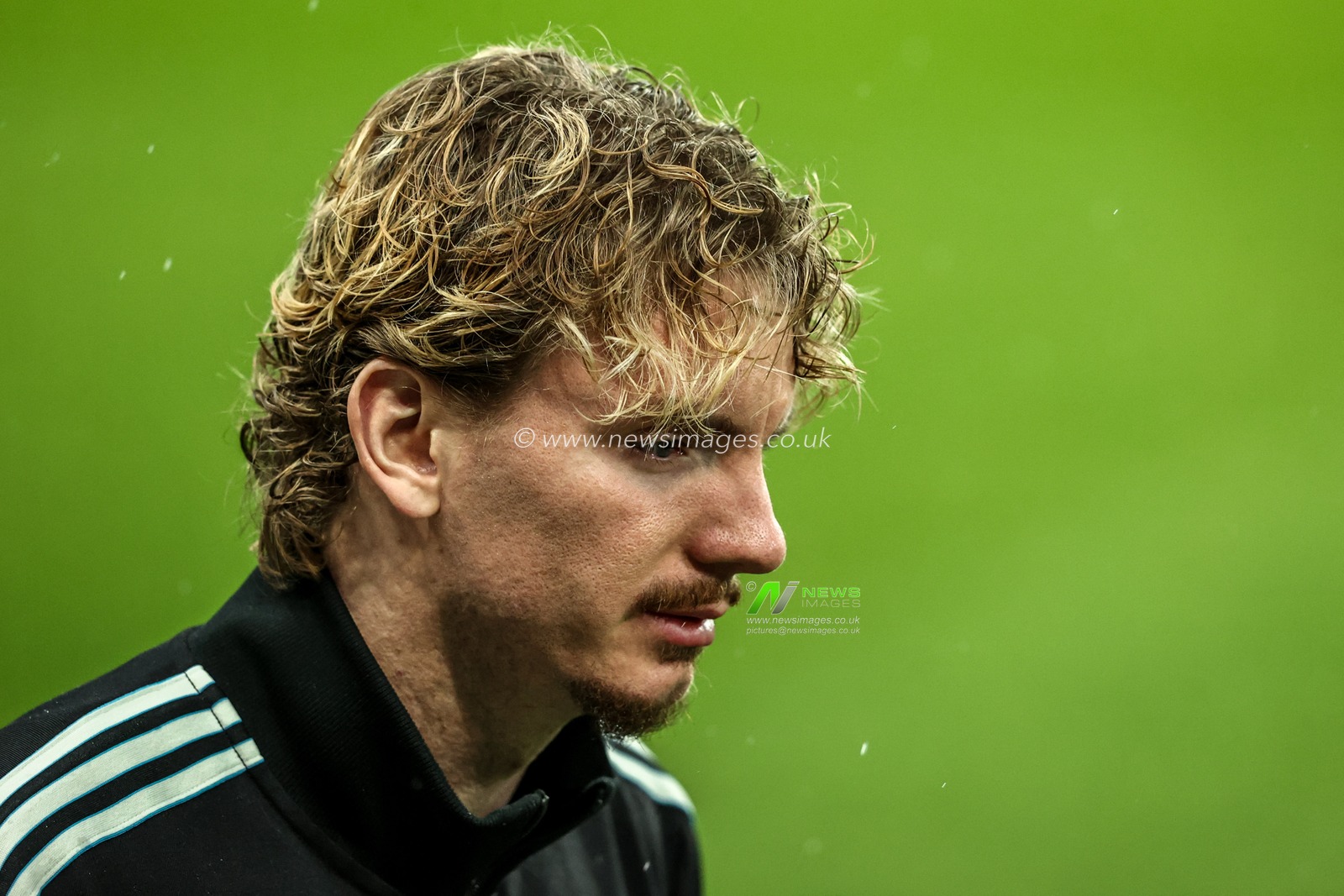 Nick Woltemade of Newcastle United arrives during the Carabao Cup Quarter Final match Newcastle United vs Fulham at St. James's Park, Newcastle, United Kingdom, 17th December 2025

(Photo by Alfie Cosgrove/News Images)

*** GER AUT SUI OUT ***