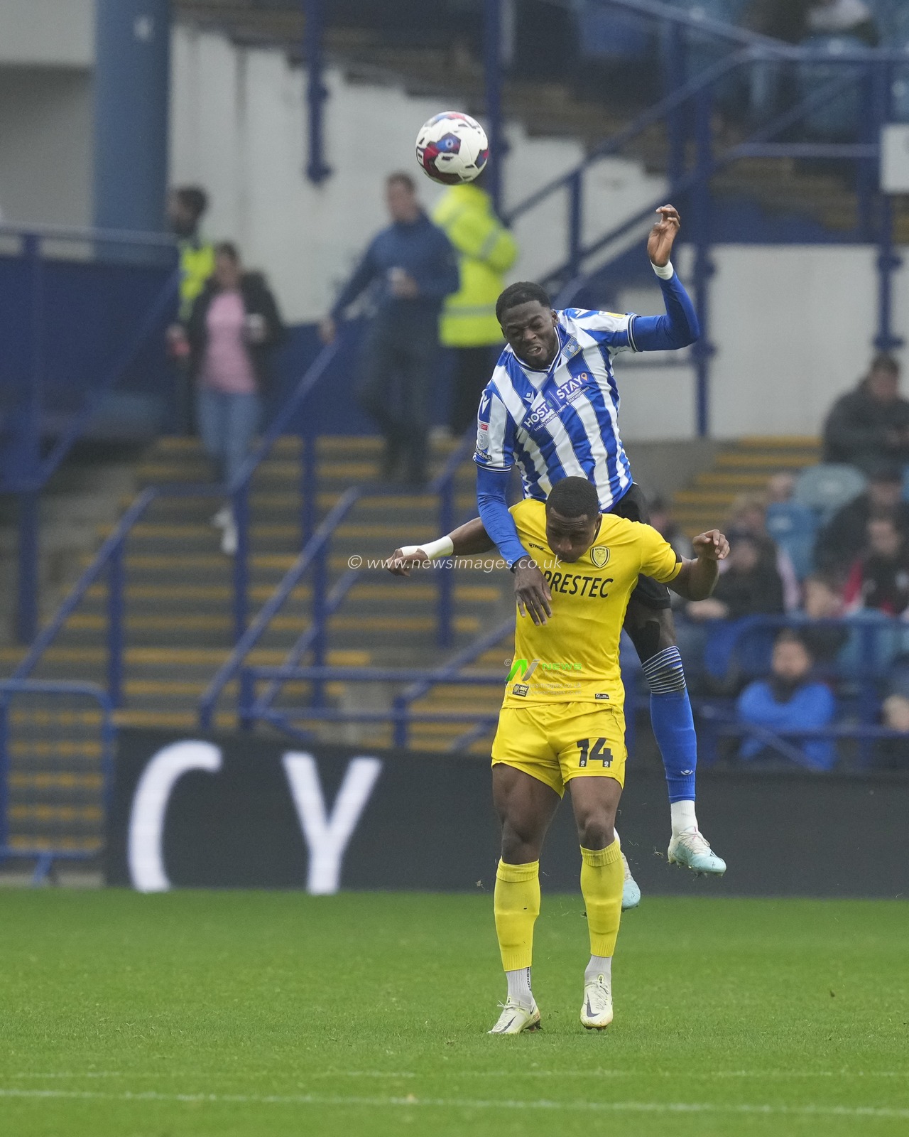 Victor Adeboyejo #14 of Burton Albioncompetes for a header withDominic Iorfa #6 of Sheffield Wednesday during the Sky Bet League 1 match Sheffield Wednesday vs Burton Albion at Hillsborough, Sheffield, United Kingdom, 29th October 2022

(Photo by Steve Flynn/News Images)