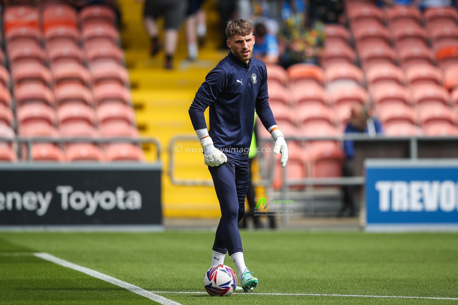 Daniel Grimshaw of Blackpool during the pre-game warm up ahead of the Sky Bet League 1 match Blackpool vs Stockport County at Bloomfield Road, Blackpool, United Kingdom, 17th August 2024

(Photo by Gareth Evans/News Images)