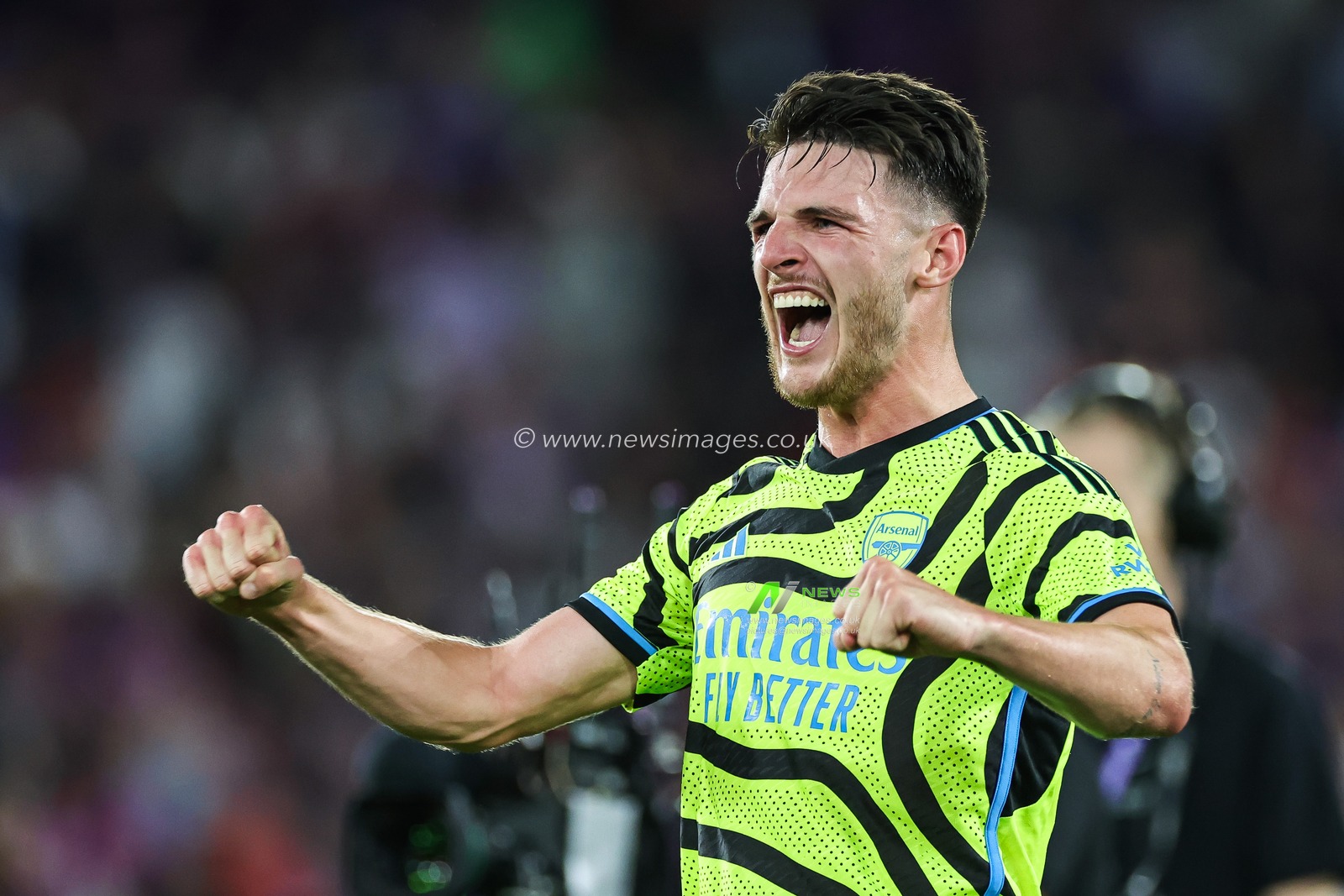 Declan Rice #41 of Arsenal celebrates with the fan at the end of the Premier League match Crystal Palace vs Arsenal at Selhurst Park, London, United Kingdom, 21st August 2023

(Photo by Mark Cosgrove/News Images)