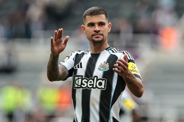 Bruno Guimaraes of Newcastle United applauds the fans during the Premier League match Newcastle Untied vs Brighton & Hove Albion at St. James's Park, Newcastle, United Kingdom on 02 May 2026

(Photo by Mark Cosgrove/News Images)
