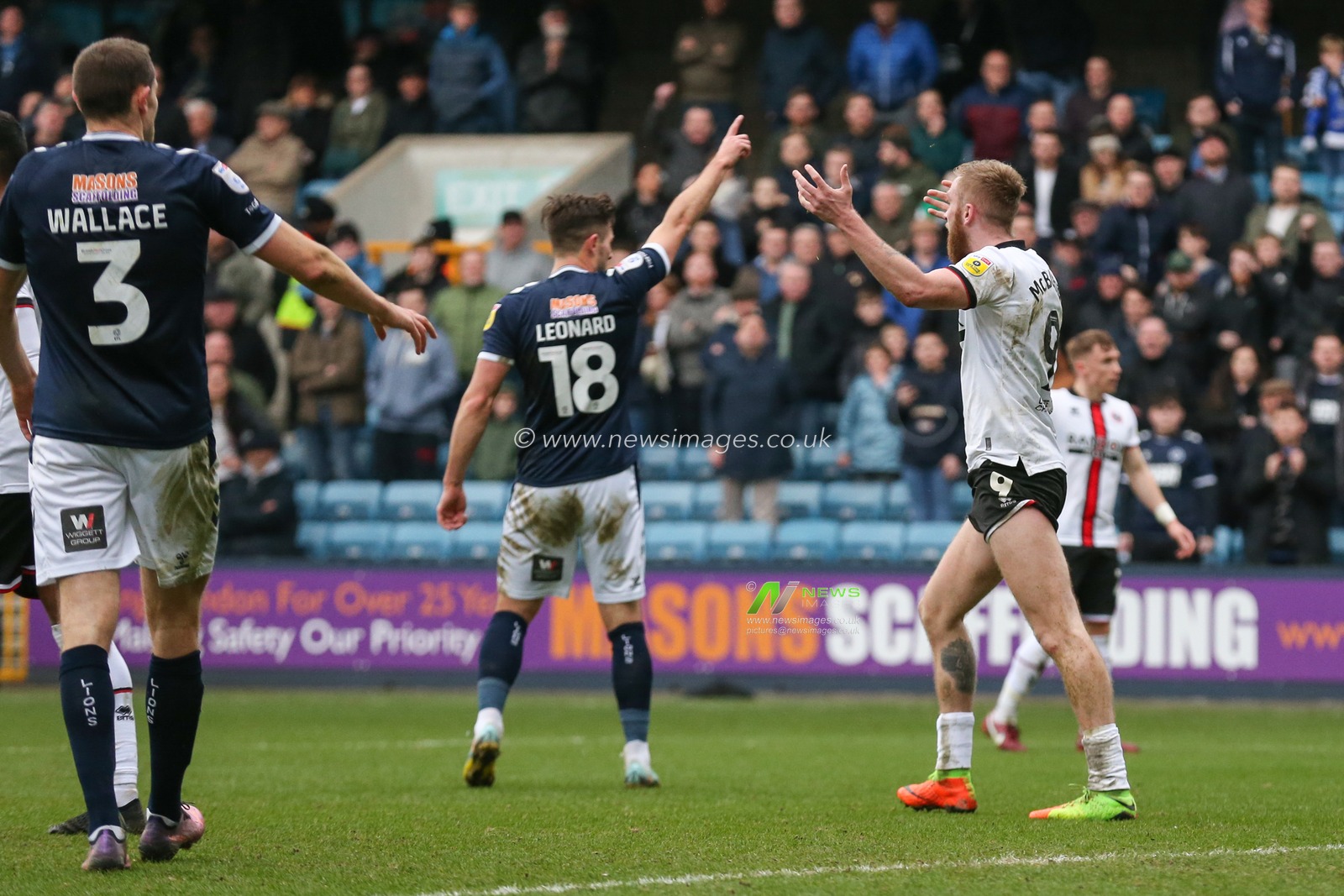 Oliver McBurnie #9 of Sheffield United appeals for a foul during the Sky Bet Championship match Millwall vs Sheffield United at The Den, London, United Kingdom, 18th February 2023

(Photo by Arron Gent/News Images)