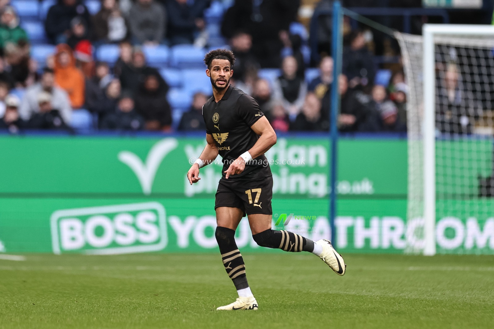 Barry Cotter of Barnsley during the Sky Bet League 1 match Bolton Wanderers vs Barnsley at Toughsheet Community Stadium, Bolton, United Kingdom, 3rd February 2024

(Photo by Mark Cosgrove/News Images)