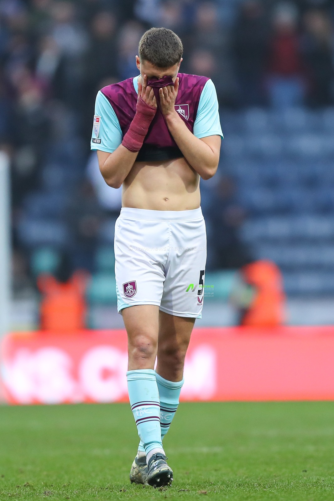 Maxime EstÃ¨ve of Burnley dejected after the Sky Bet Championship match Preston North End vs Burnley at Deepdale, Preston, United Kingdom, 15th February 2025

(Photo by Jorge Horsted/News Images)