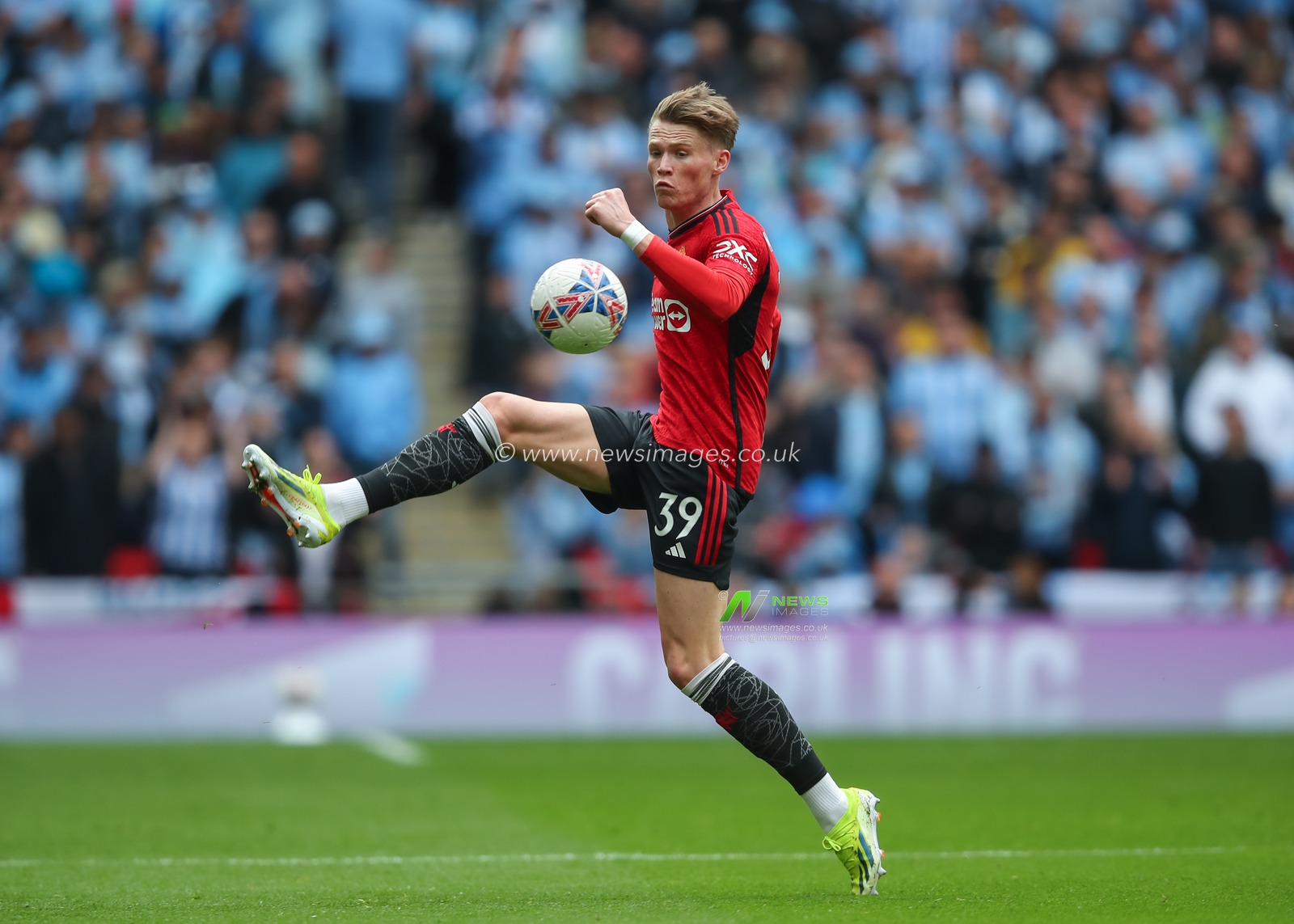 Scott McTominay of Manchester United brings the ball under control, during the Emirates FA Cup Semi-Final match Coventry City vs Manchester United at Wembley Stadium, London, United Kingdom, 21st April 2024

(Photo by Gareth Evans/News Images)