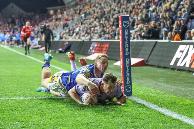 Jack Broadbent of Hull KR goes over for a try during the Betfred Super League round 9 match Leeds Rhinos vs Hull KR at Headingley Stadium, Leeds, United Kingdom, 25th April 2025

(Photo by Mark Cosgrove/News Images)