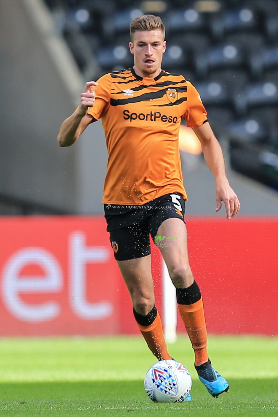 28th September 2019, KCOM Stadium, Hull , England; Sky Bet Championship Football, Hull City vs Cardiff City; Reece Burke (5) of Hull City on the ball

Credit:   David Greaves/News Images

English Football League images are subject to DataCo Licence