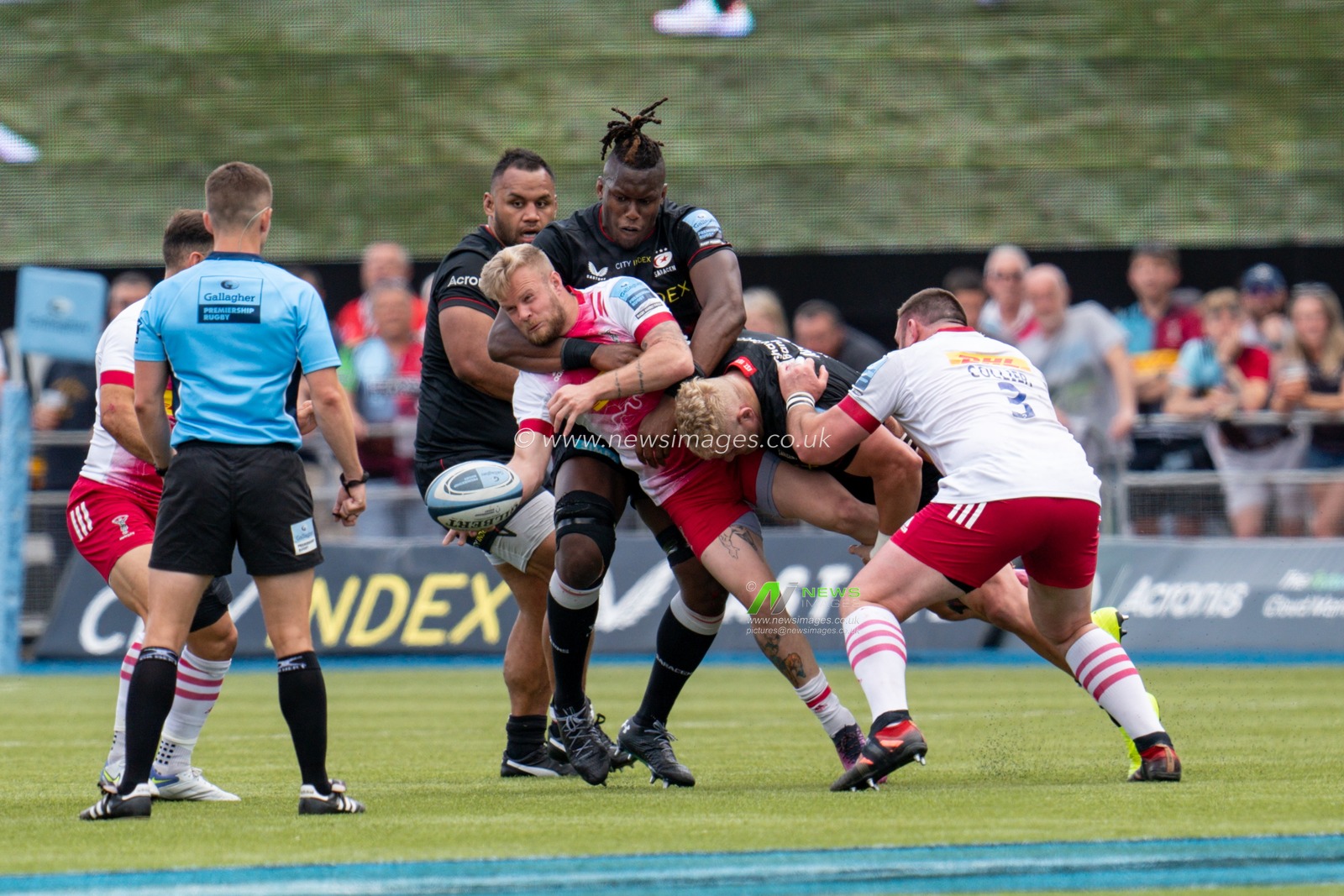 Maro Itoje #4 of Saracens and  Vincent Koch #3 of Saracens stop  Tyrone Green #14 of Harlequins