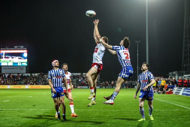 Joe Burgess of Hull KR jumps up to win the high ball and goes over for a try making the score 4-0 during the Betfred Super League round 6 match Hull KR vs St Helens at Sewell Group Craven Park, Hull, United Kingdom on 27 March 2026

(Photo by Alfie Cosgrove/News Images)