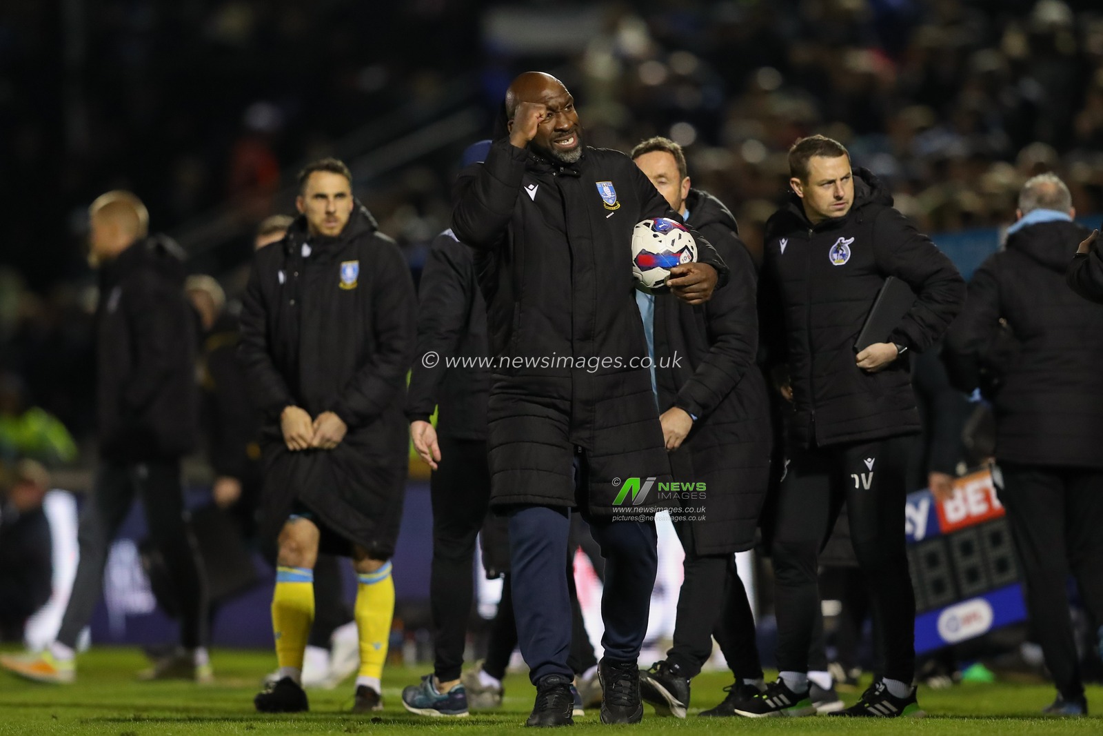 Darren Moore manager of Sheffield Wednesday celebrates his teams win after the Sky Bet League 1 match Bristol Rovers vs Sheffield Wednesday at Memorial Stadium, Bristol, United Kingdom, 18th April 2023

(Photo by Gareth Evans/News Images)