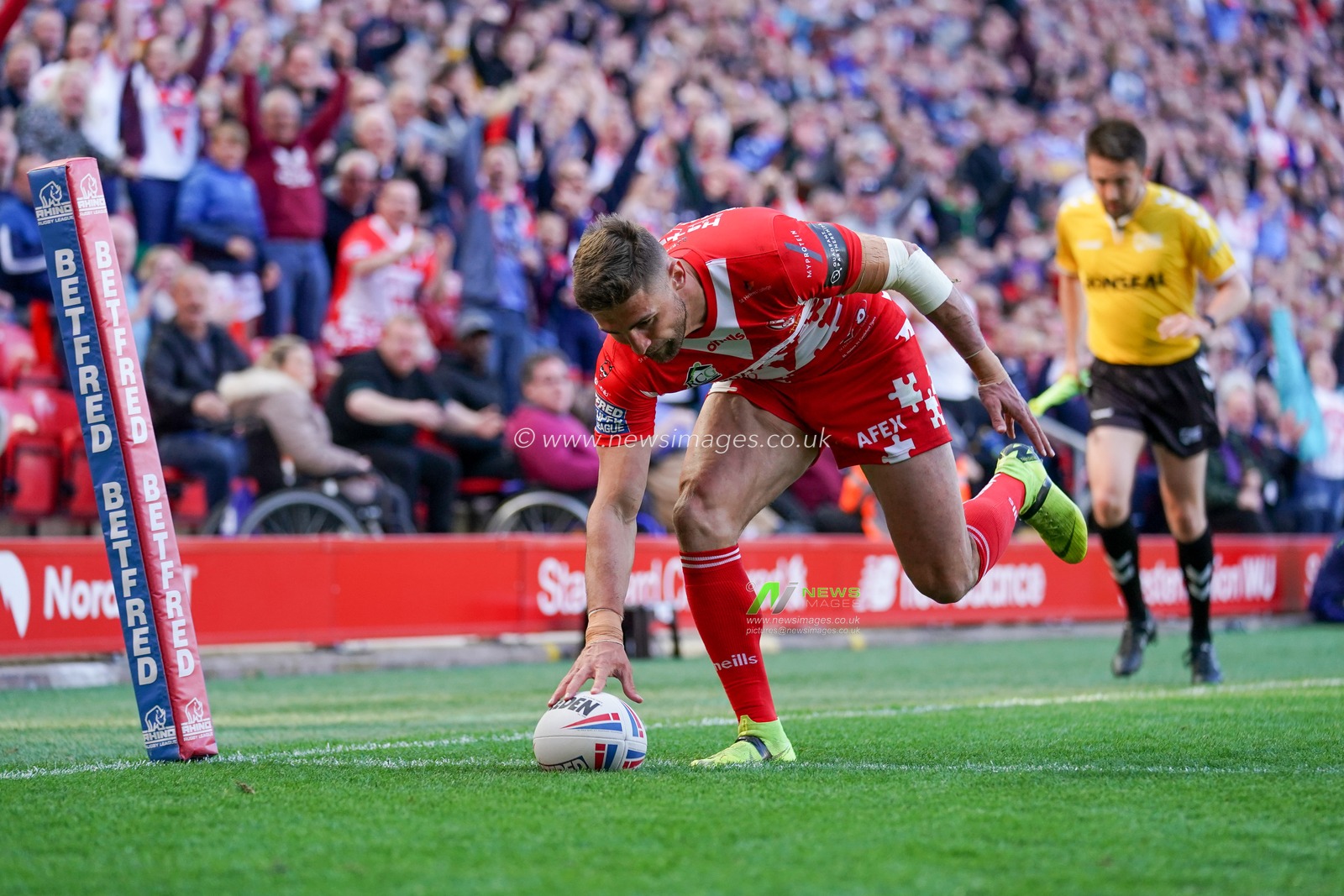 St. Helens's Tom Makinson scores his sides first try

26th May 2019 , Anfield Stadium, Liverpool, England; Dacia Magic Weekend, Betfred Super League Round 16, St Helens vs Castleford Tigers ; 

Credit: Terry Donnelly/News Images