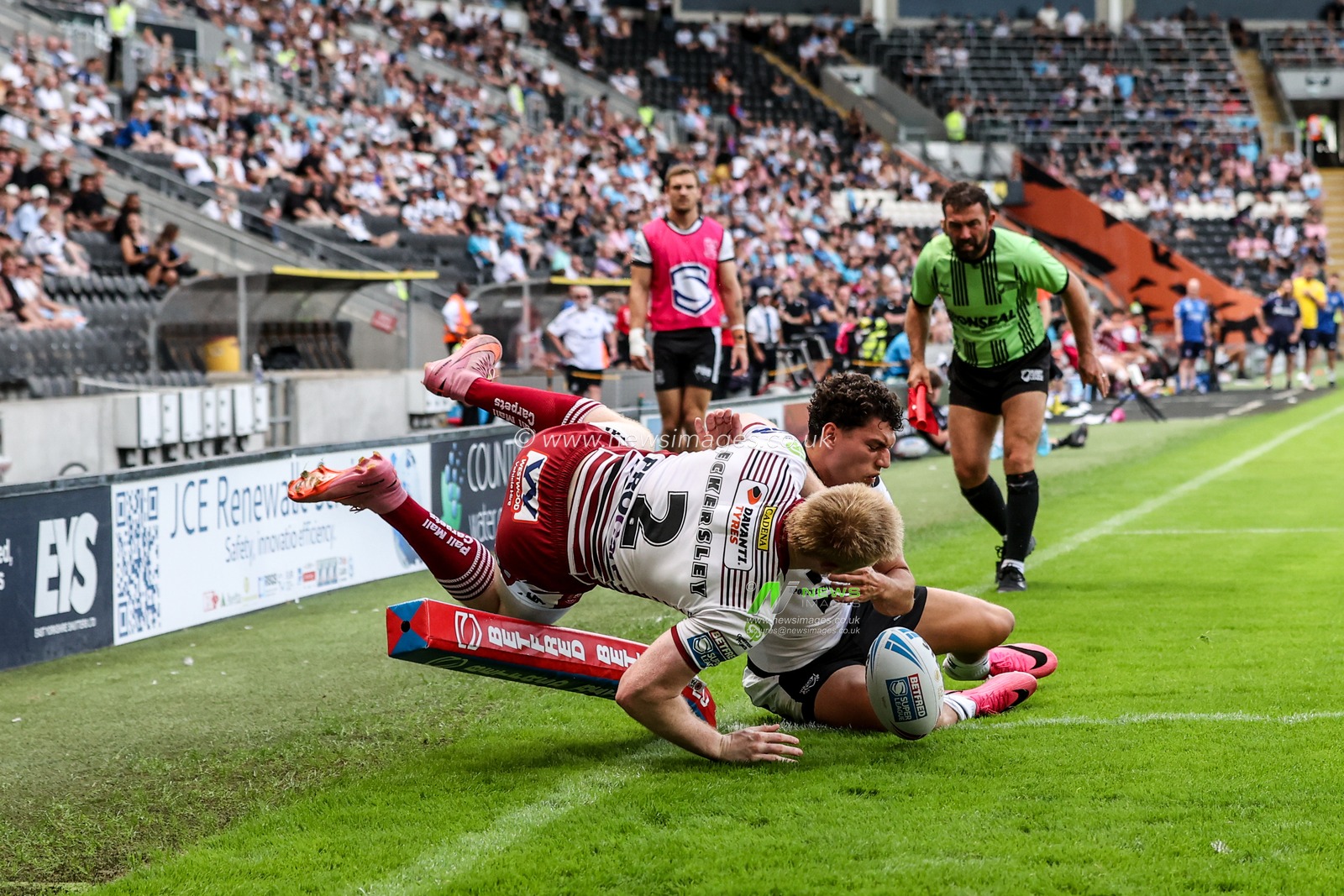 Zach Eckersley of Wigan Warriors goes over for a try during the Betfred Super League round 16 match Hull FC vs Wigan Warriors at MKM Stadium, Hull, United Kingdom on 27 June 2026

(Photo by Alfie Cosgrove/News Images)