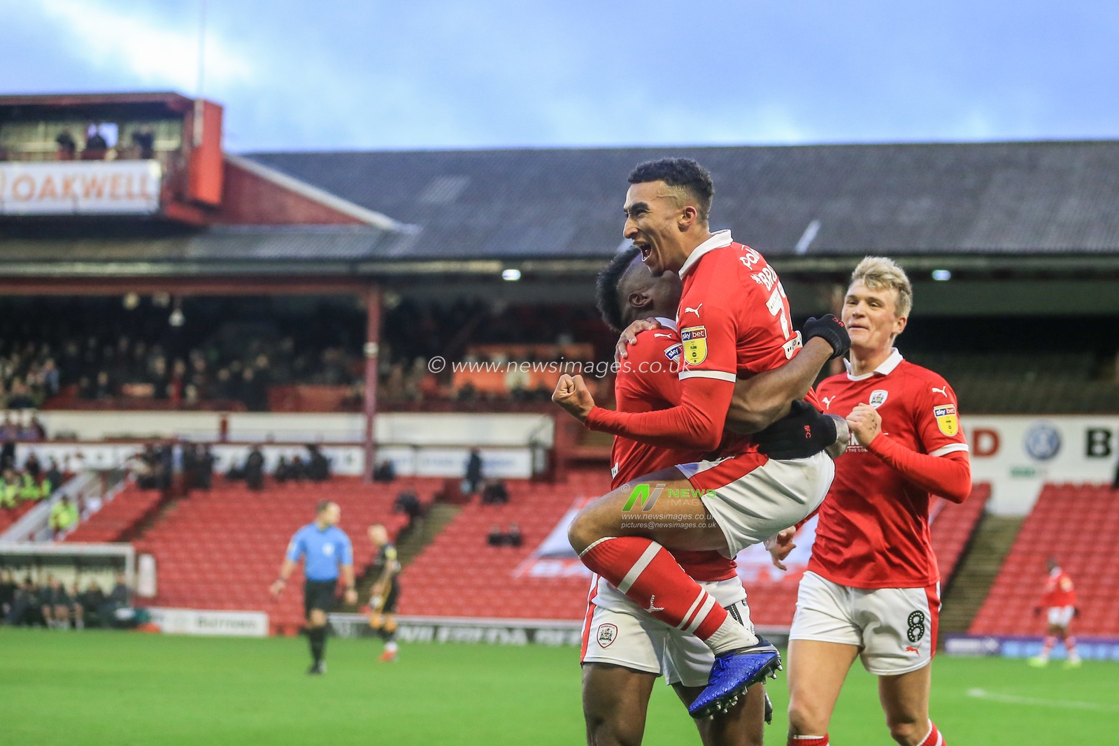 12th January 2019, Oakwell, Barnsley, England; Sky Bet League One, Barnsley vs Bradford City ; Jacob Brown (33) of Barnsley celebrates his goal to make it 1-0


Credit: Mark Cosgrove/News Images

English Football League images are subject to DataCo Licence