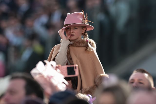 A young race-goer sits on her dads shoulders and watches 6:00 Randox Grand National Handicap Chase the during the 2026 Randox Grand National Day at Aintree Racecourse, Aintree, United Kingdom on 11 April 2026

(Photo by Mark Cosgrove/News Images)