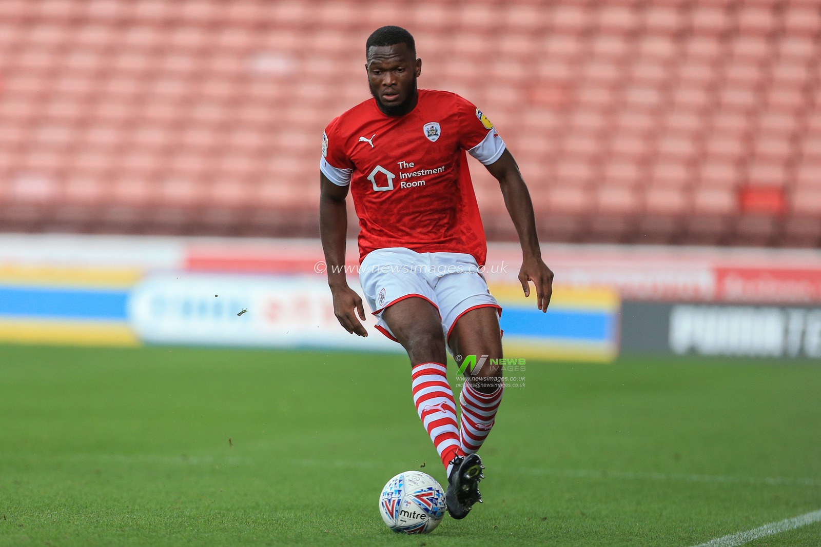 3rd August 2019, Oakwell, Barnsley, England; Sky Bet Championship, Barnsley vs Fulham ; Dimitri Cavare (12) of Barnsley during the game


Credit: Mark Cosgrove/News Images

English Football League images are subject to DataCo Licence