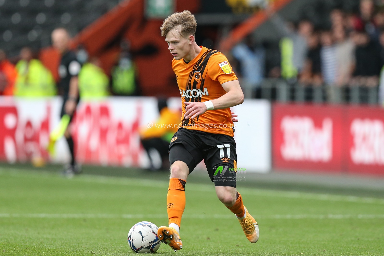 Keane Lewis-Potter #11 of Hull City runs up the pitch with the ball