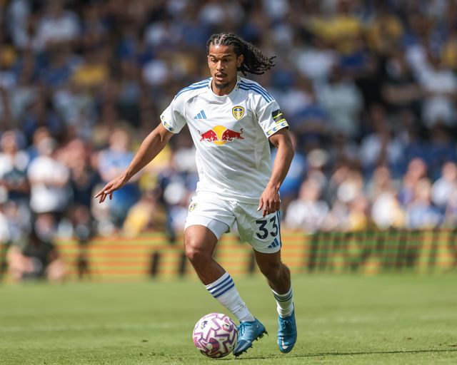 Isaac Schmidt of Leeds United breaks with the ball during the Pre-season friendly match Leeds United vs Villarreal at Elland Road, Leeds, United Kingdom, 2nd August 2025

(Photo by Mark Cosgrove/News Images)