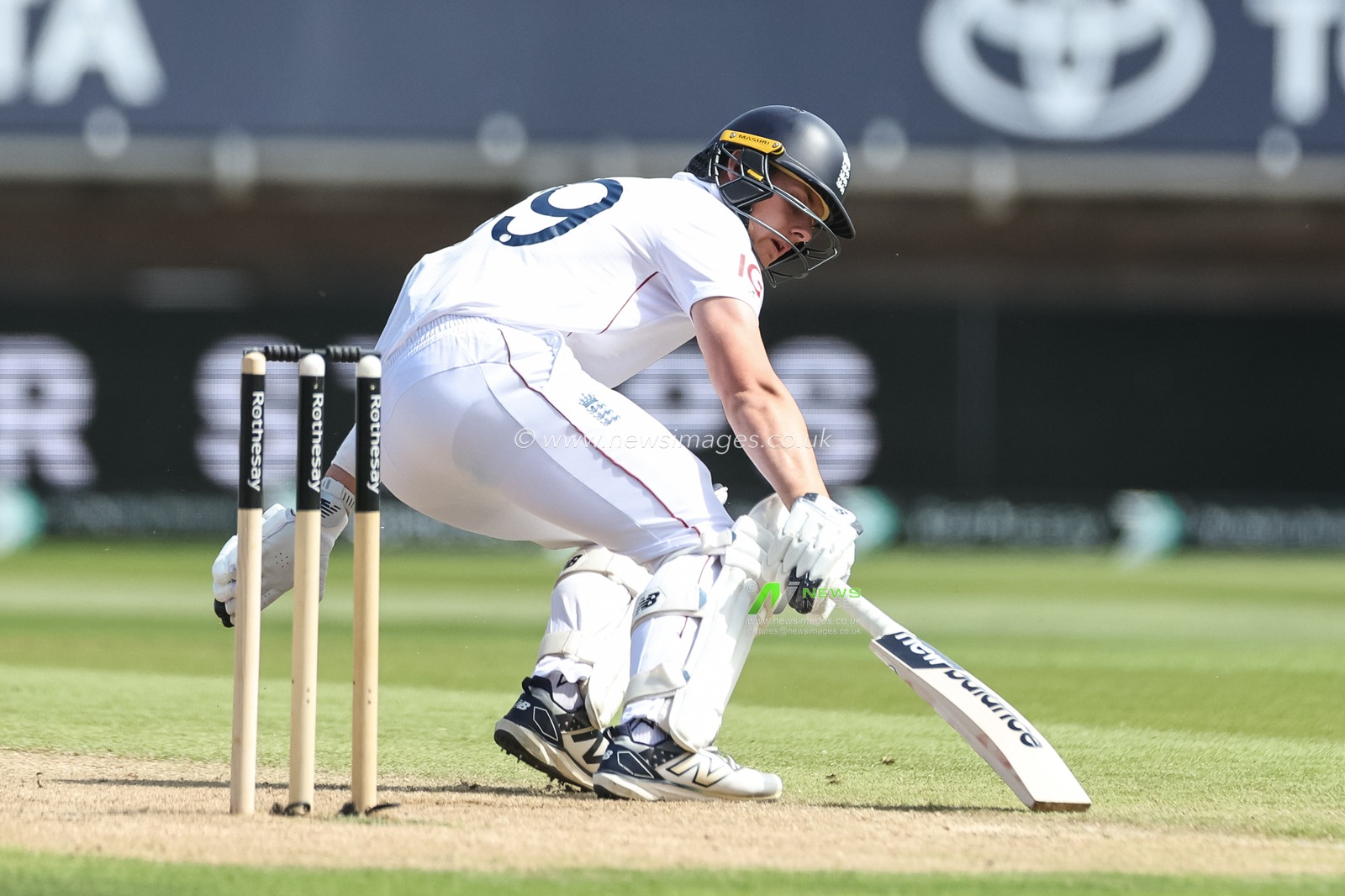 Jamie Smith of England reaches for the crease during the 2nd Rothesay Test Match day 3 England v India at Edgbaston, Birmingham, United Kingdom, 4th July 2025

(Photo by Mark Cosgrove/News Images)