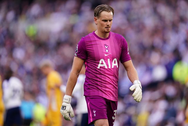 Tottenham Hotspur goalkeeper Antonin Kinsky during the Premier League match Tottenham Hotspur vs Brighton & Hove Albion at Tottenham Hotspur Stadium, London, United Kingdom on 18 April 2026

(Photo by Harvey Murphy/News Images)