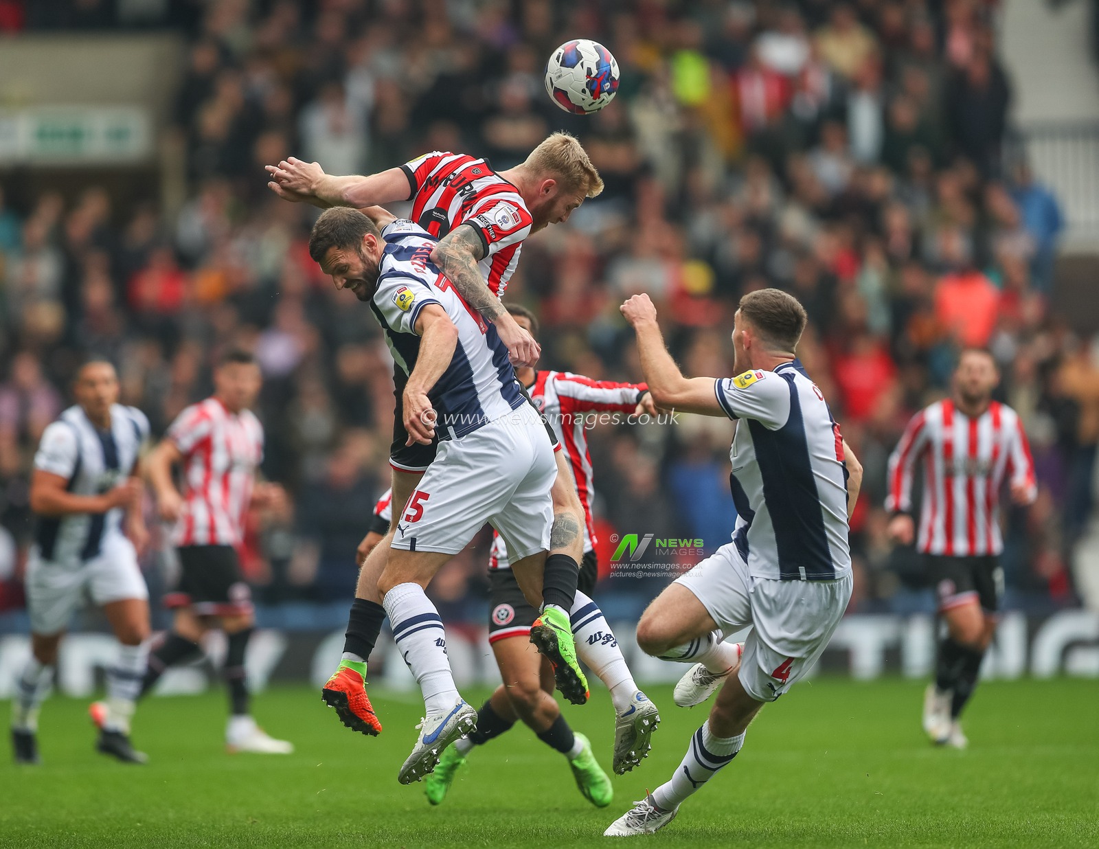 Oliver McBurnie #9 of Sheffield United and Erik Pieters #15 of West Bromwich Albion battle for the ball during the Sky Bet Championship match West Bromwich Albion vs Sheffield United at The Hawthorns, West Bromwich, United Kingdom, 29th October 2022

(Photo by Gareth Evans/News Images)
