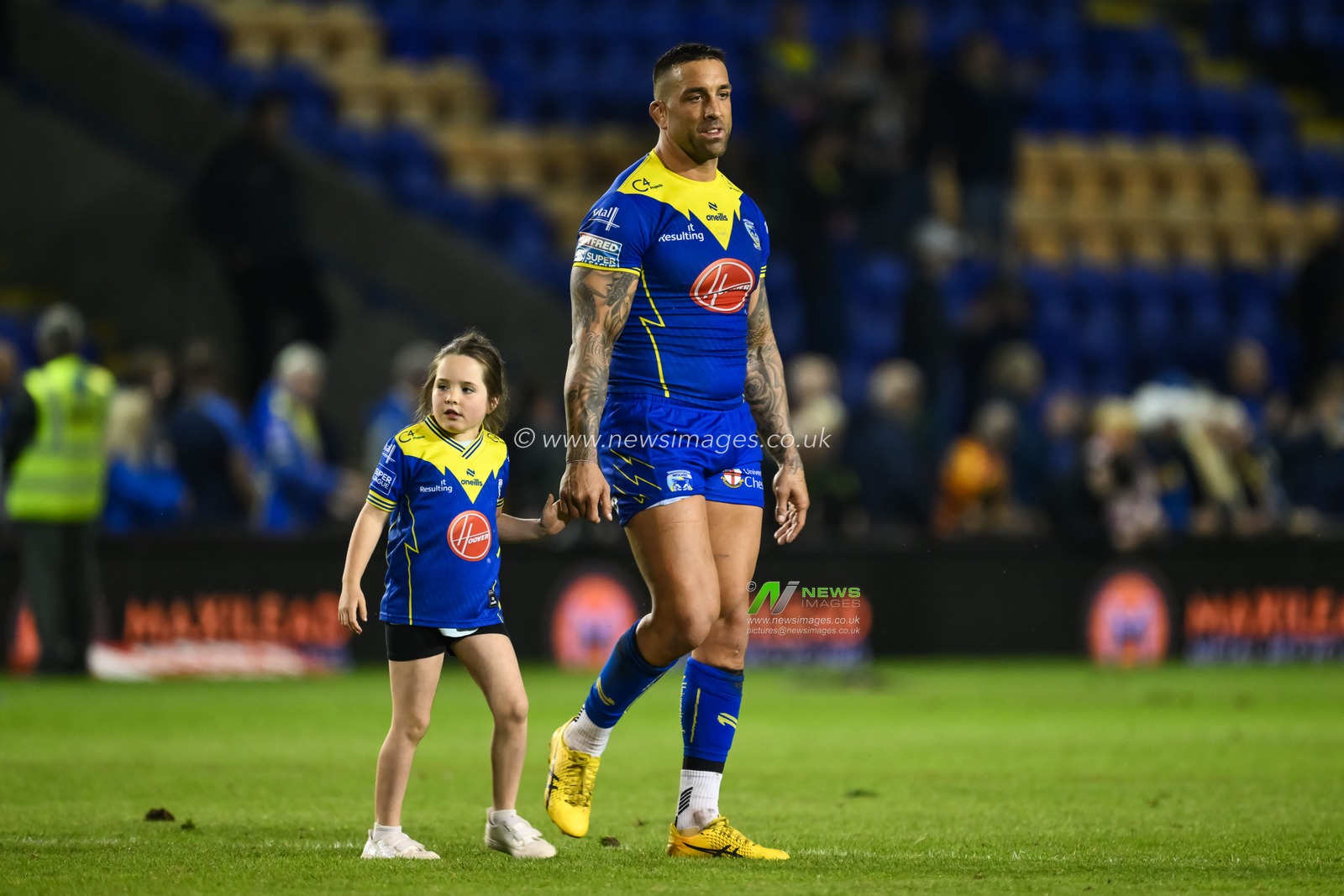 Paul Vaughan of Warrington Wolves with his daughter after the Betfred Super League Round 11 match Warrington Wolves vs Hull KR at Halliwell Jones Stadium, Warrington, United Kingdom, 9th May 2024

(Photo by Craig Thomas/News Images)