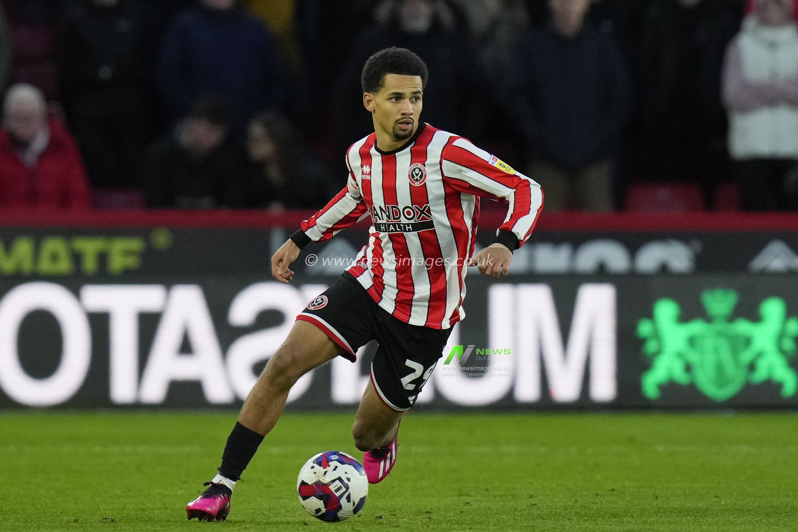 Iliman Ndiaye #29 of Sheffield United runs with the ball during the Sky Bet Championship match Sheffield United vs Stoke City at Bramall Lane, Sheffield, United Kingdom, 14th January 2023

(Photo by Steve Flynn/News Images)