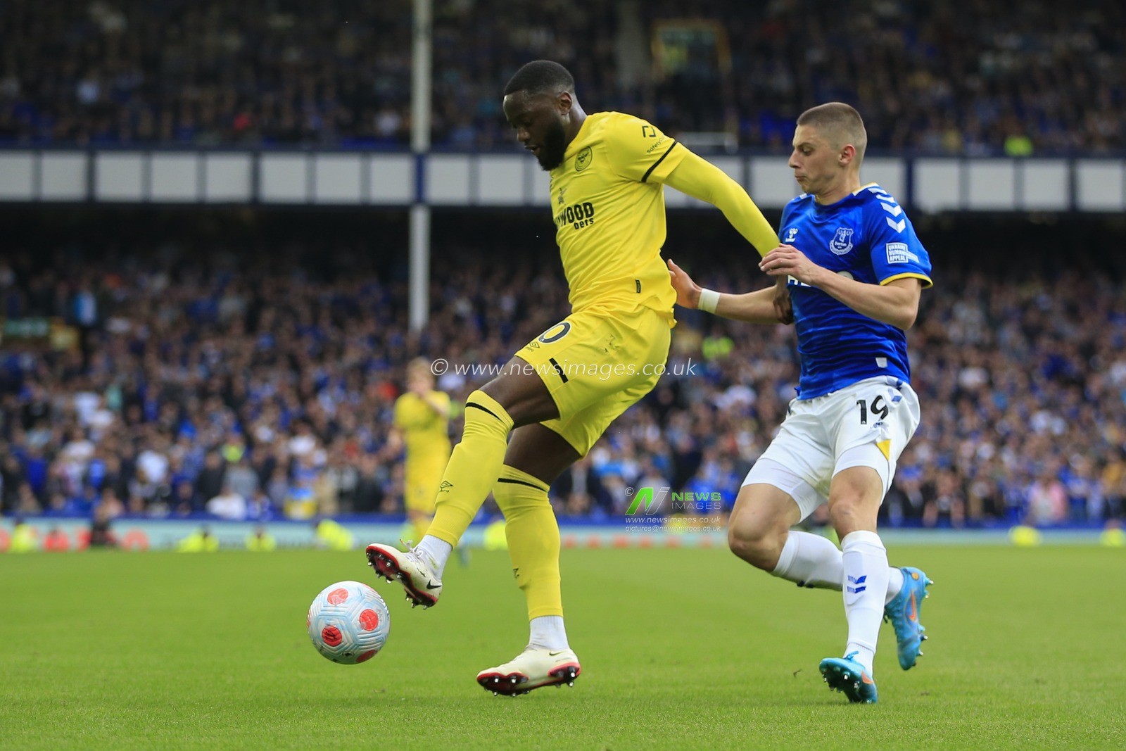 Josh Dasilva #10 of Brentford holds off Vitaly Mykolenko #19 of Everton