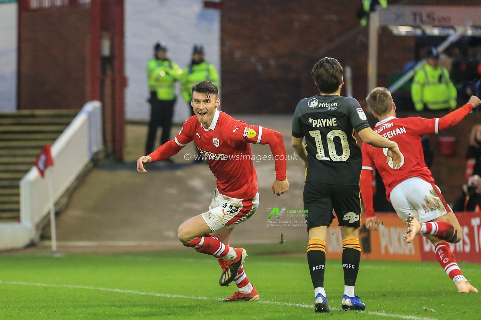 12th January 2019, Oakwell, Barnsley, England; Sky Bet League One, Barnsley vs Bradford City ; Kieffer Moore (19) of Barnsley celebrates his goal to make it 2-0


Credit: Mark Cosgrove/News Images

English Football League images are subject to DataCo Licence