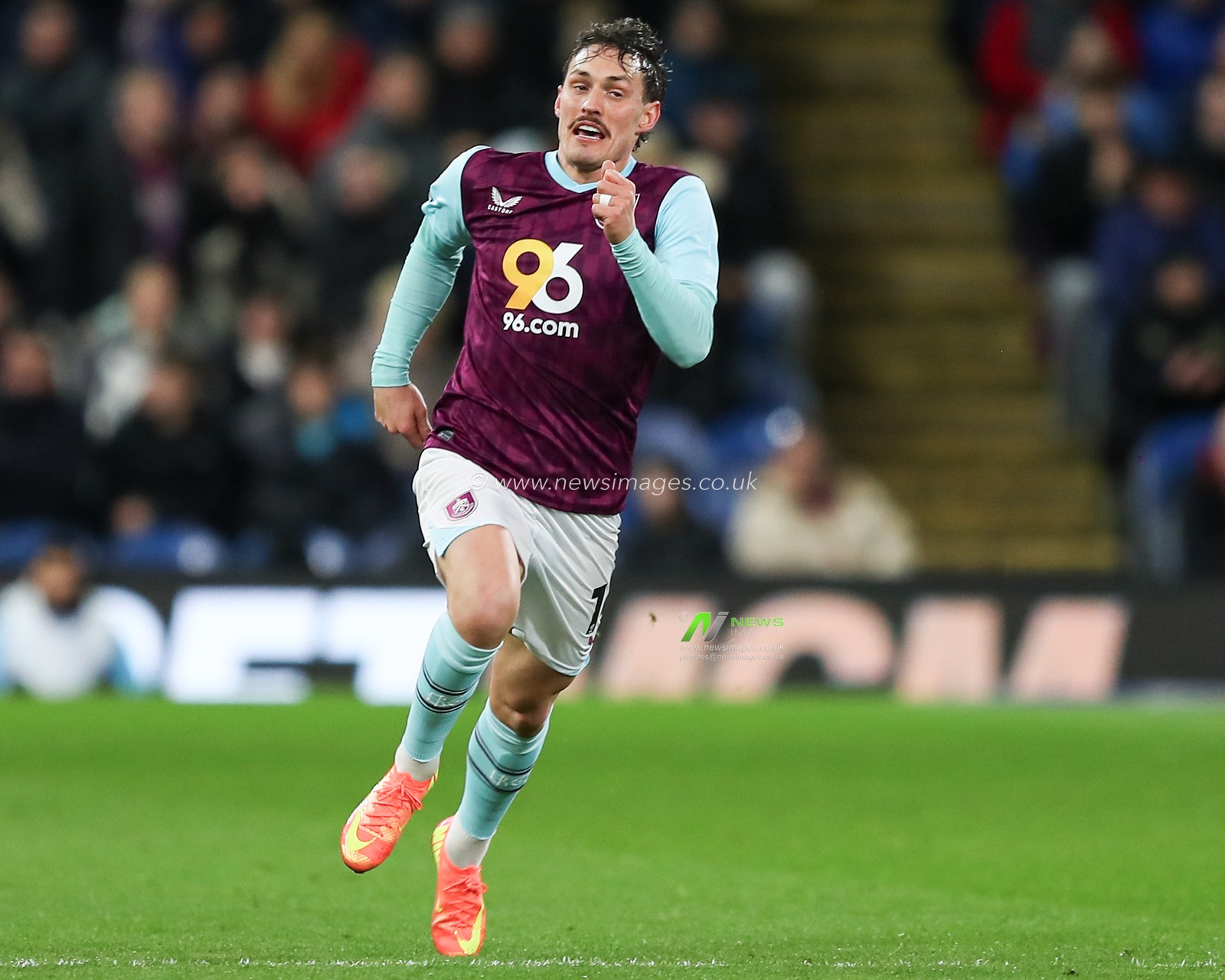 Connor Roberts of Burnley running forward during the Sky Bet Championship match Burnley vs West Bromwich Albion at Turf Moor, Burnley, United Kingdom, 11th March 2025

(Photo by Jorge Horsted/News Images)