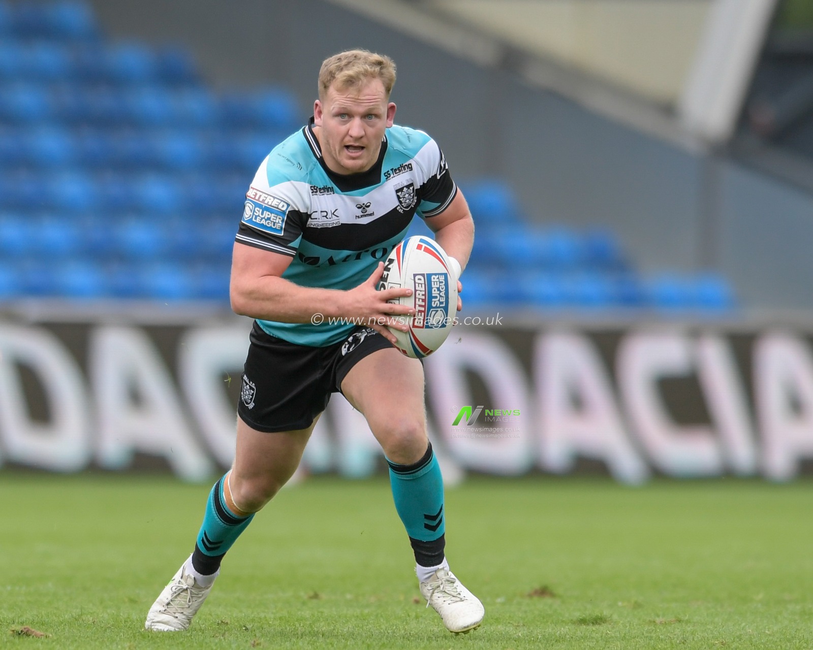 Jordan Johnstone (14) of Hull FC runs forward with the ball