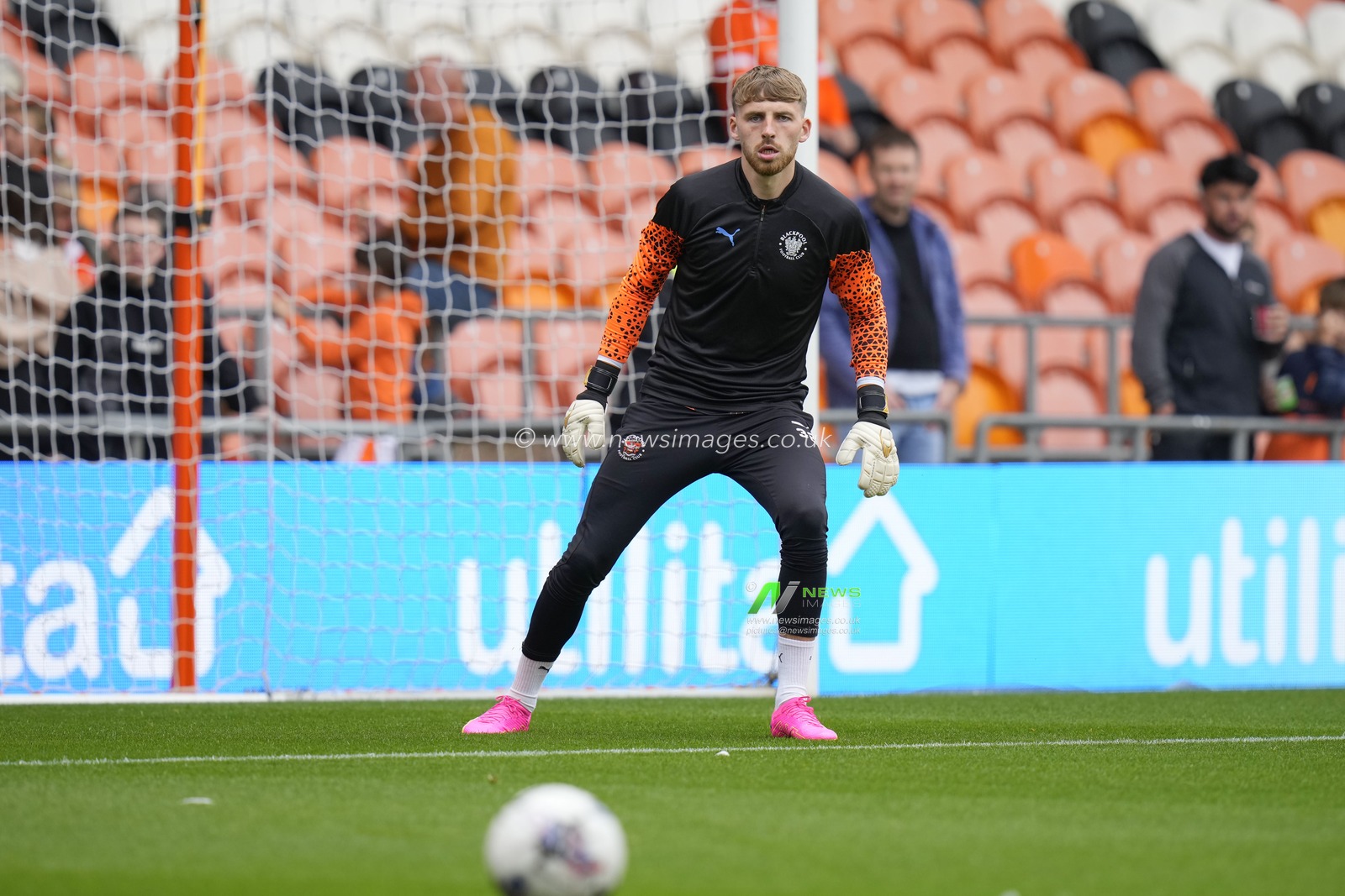 Daniel Grimshaw #32 of Blackpool warms up before the Sky Bet League 1 match Blackpool vs Burton Albion at Bloomfield Road, Blackpool, United Kingdom, 5th August 2023

(Photo by Steve Flynn/News Images)