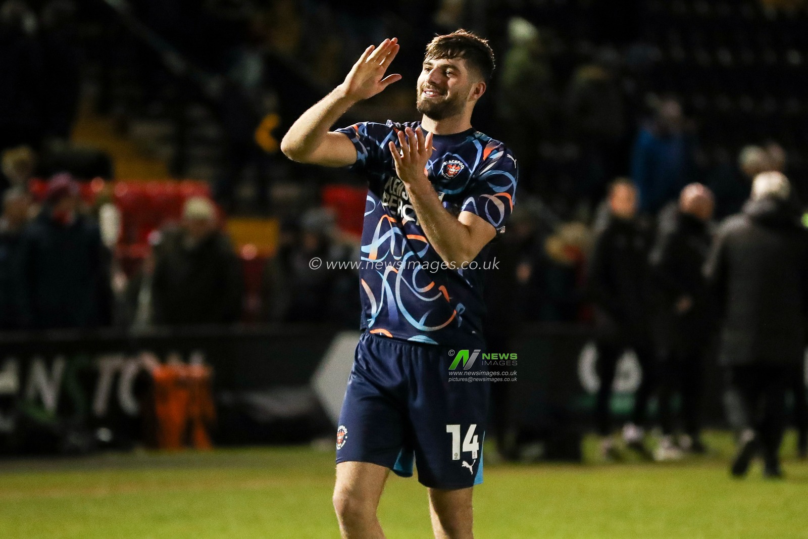 Tom Bloxhan of Blackpool acknowledges the fans after the teams victory following the Sky Bet League 1 match Lincoln City vs Blackpool at Gelder Group Sincil Bank Stadium, Lincoln, United Kingdom, 28th January 2025

(Photo by Izzy Poles/News Images)