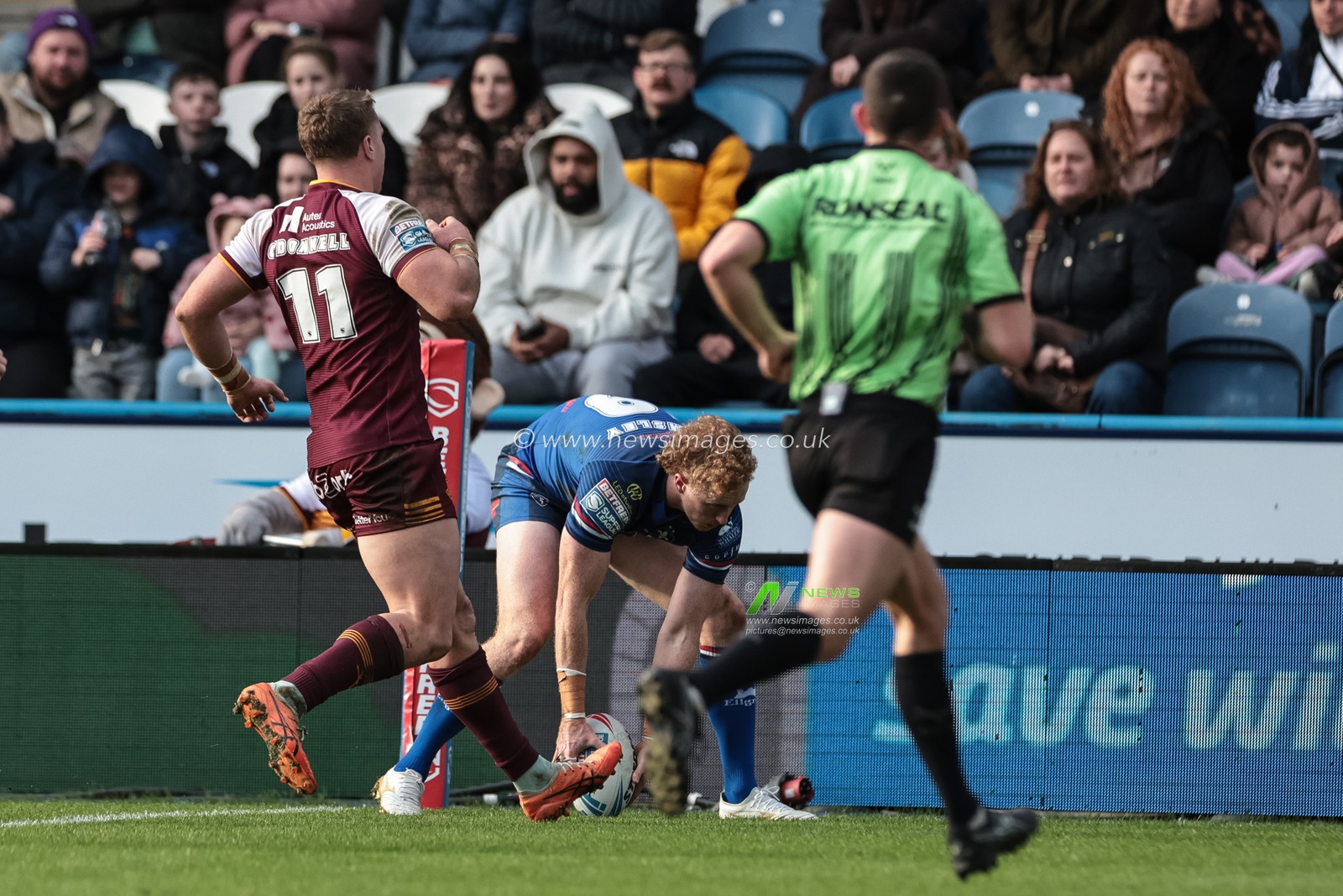 Lachlan Walmsley of Wakefield Trinity goes over for a try during the Betfred Super League Round 2 match Huddersfield Giants vs Wakefield Trinity at Accu Stadium, Huddersfield, United Kingdom on 22 February 2026

(Photo by Mark Cosgrove/News Images)