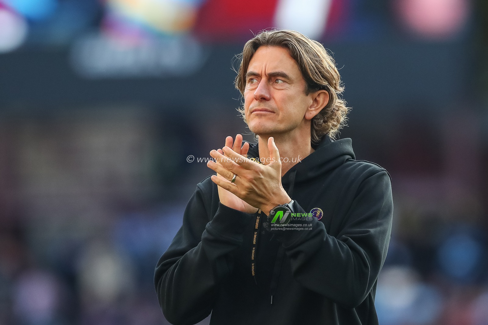 Thomas Frank manager of Brentford applauds the travelling fans after the Premier League match Aston Villa vs Brentford at Villa Park, Birmingham, United Kingdom, 23rd October 2022

(Photo by Gareth Evans/News Images)