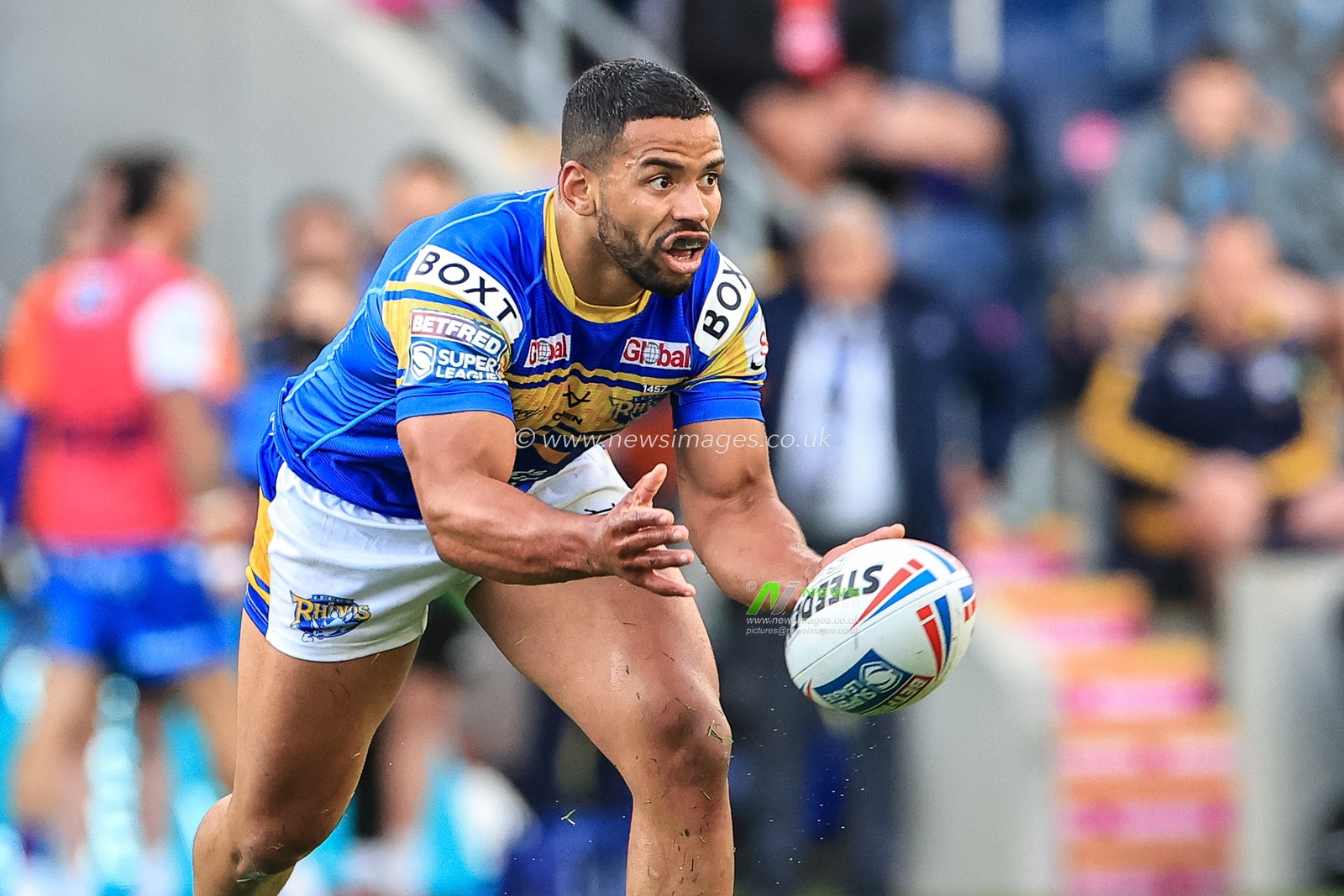 Kruise Leeming of Leeds Rhinos passes the ball