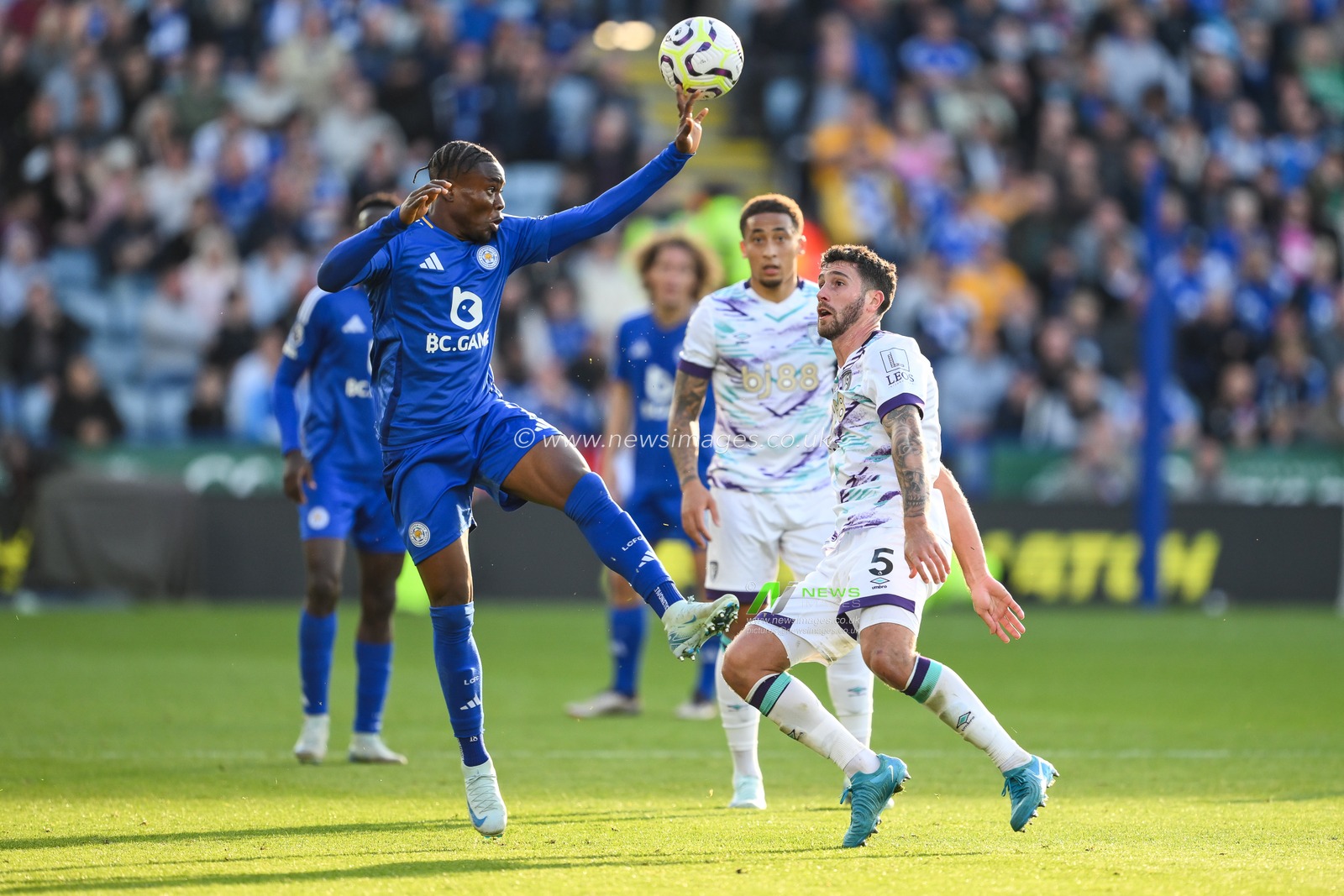 Abdul Fatawu of Leicester City handles the ball during the Premier League match Leicester City vs Bournemouth at King Power Stadium, Leicester, United Kingdom, 5th October 2024

(Photo by Craig Thomas/News Images)