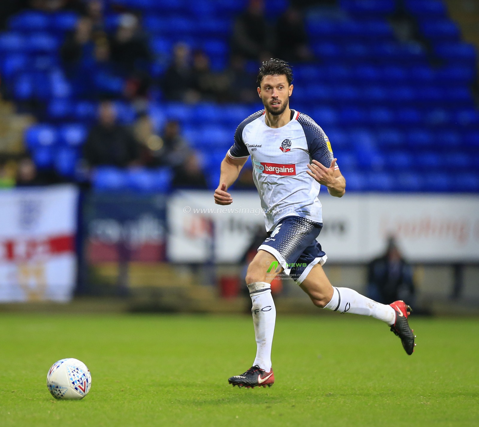 16th November 2019, University of Bolton Stadium, Bolton, England; Sky Bet League 1, Bolton Wanderers v MK Dons : Jason Lowe (4) of Bolton Wanderers runs with the ball
Credit: Conor Molloy/News Images