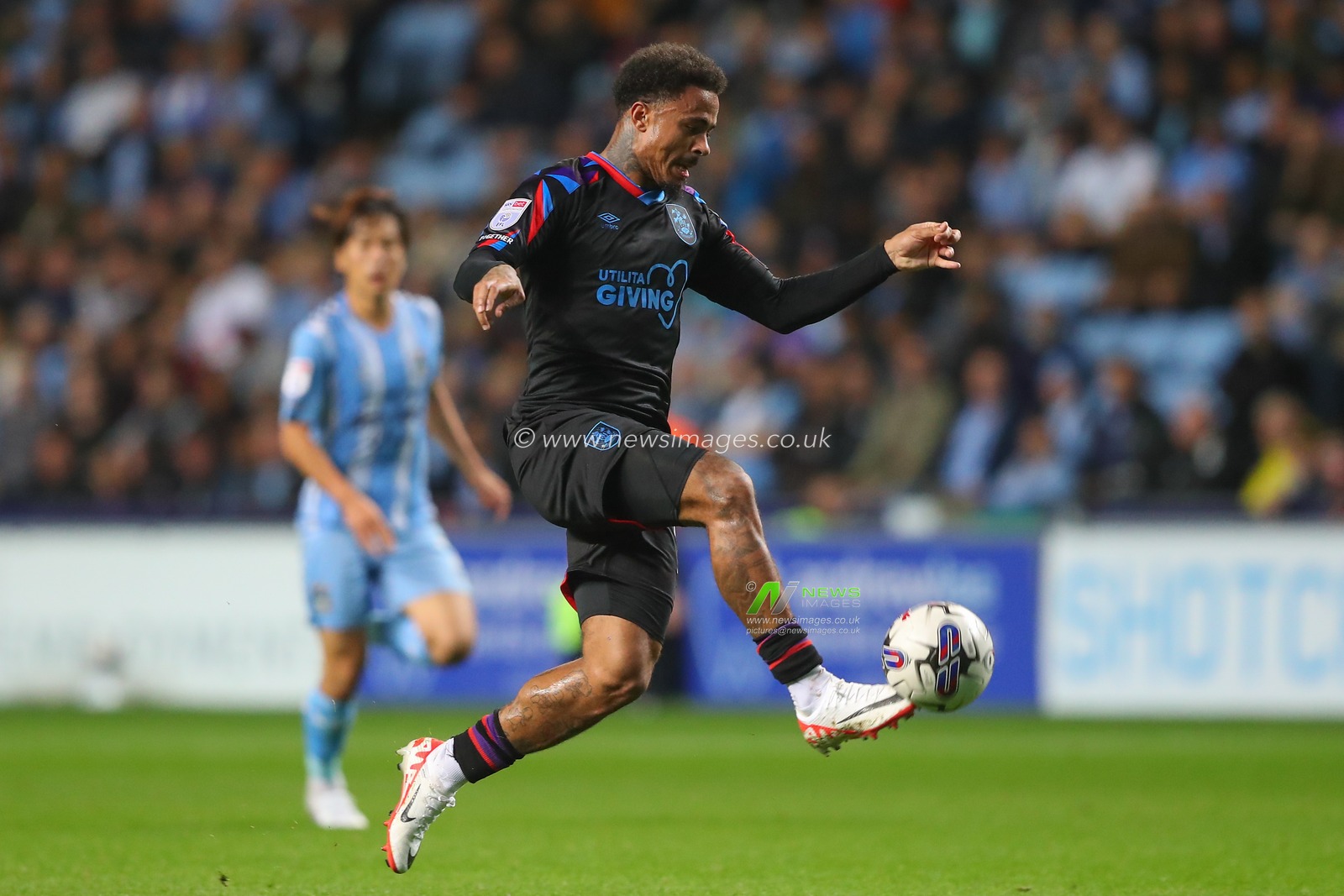 Josh Koroma #10 of Huddersfield Town controls the ball during the Sky Bet Championship match Coventry City vs Huddersfield Town at Coventry Building Society Arena, Coventry, United Kingdom, 25th September 2023

(Photo by Gareth Evans/News Images)