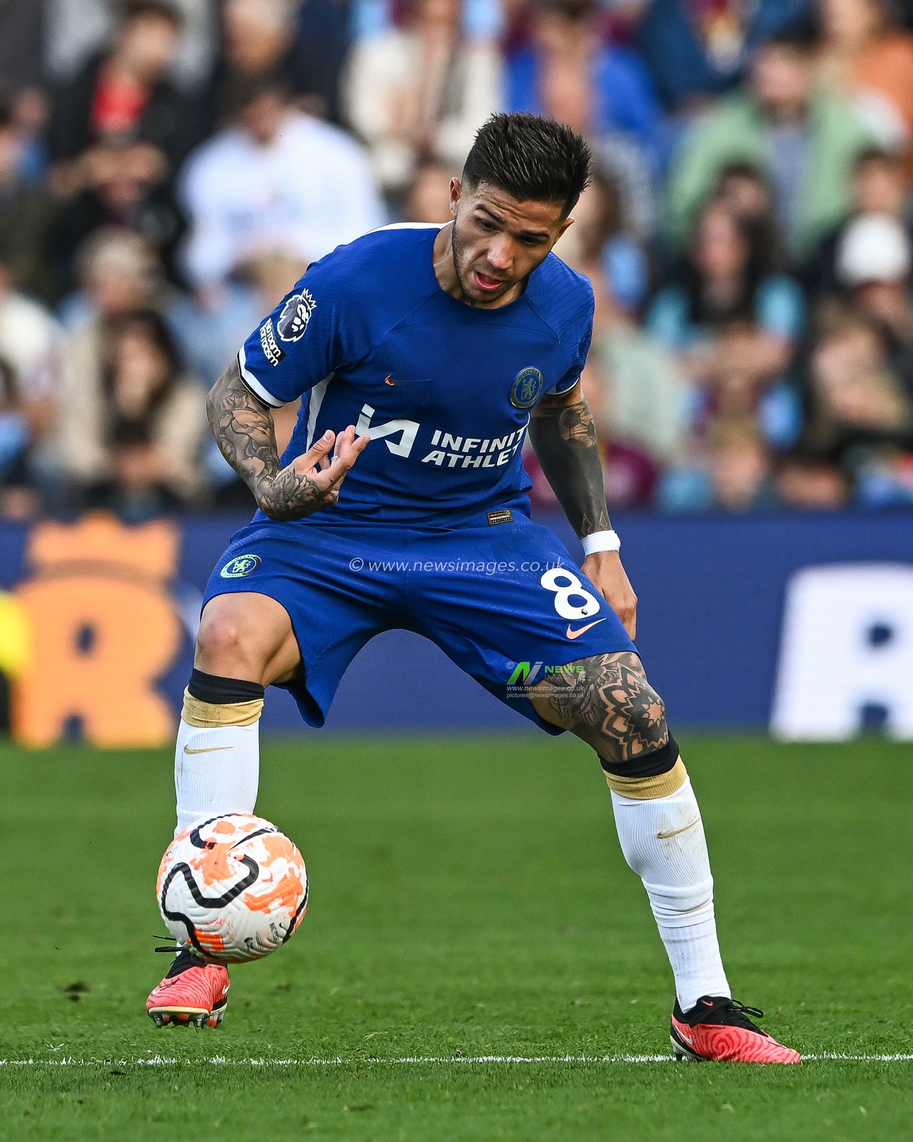 Enzo FernÃ¡ndez #8 of Chelsea in action during the Premier League match Burnley vs Chelsea at Turf Moor, Burnley, United Kingdom, 7th October 2023

(Photo by Craig Thomas/News Images)