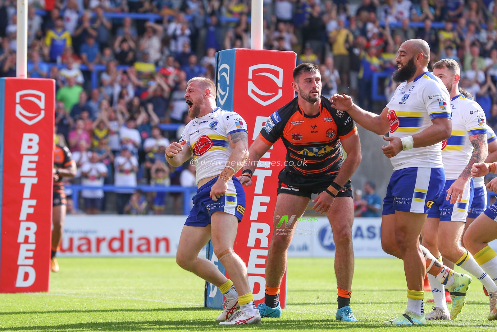 Matt Dufty #1 of Warrington Wolves celebrates his try to make it 22-12 during the Betfred Super League Round 24 match Warrington Wolves vs Castleford Tigers at Halliwell Jones Stadium, Warrington, United Kingdom, 2nd September 2023

(Photo by Gareth Evans/News Images)