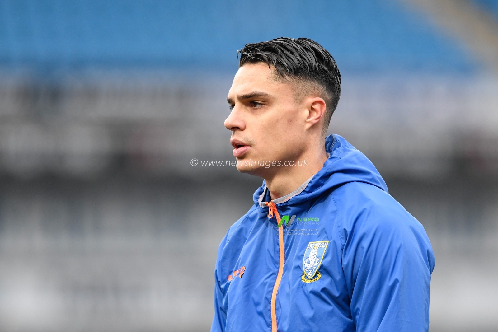 Joey Pelupessy #8 of Sheffield Wednesday warming up before the game
