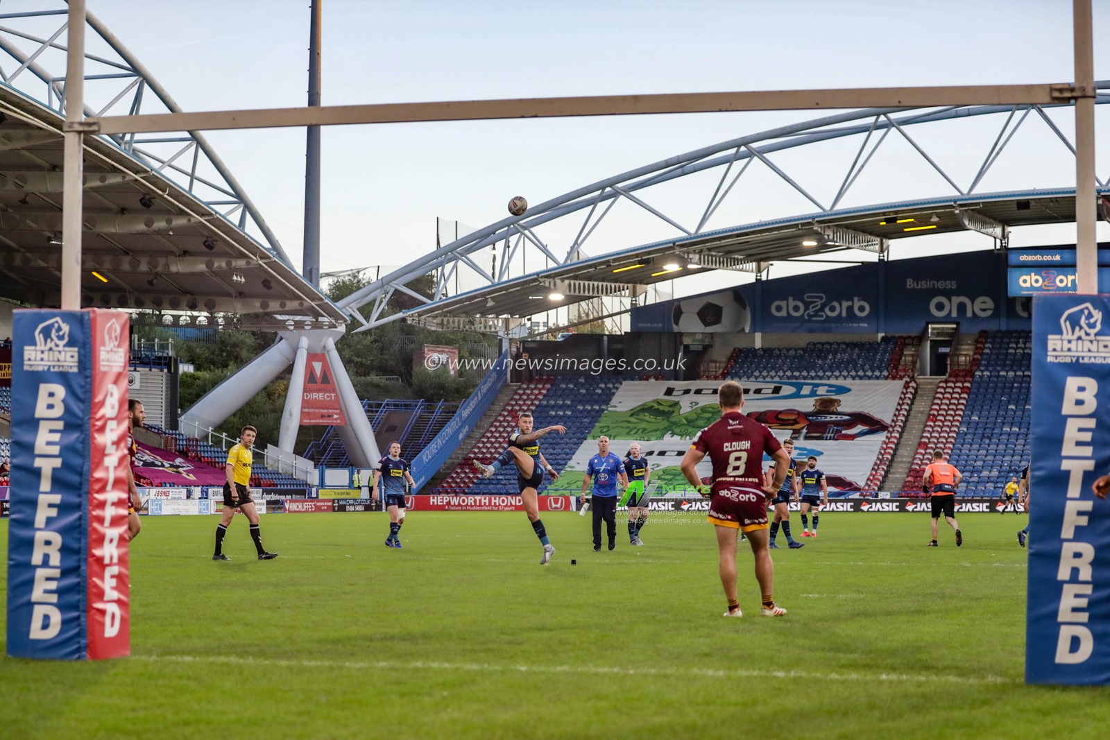 21st June 2019 , John Smiths Stadium, Huddersfield, England; Betfred Super League, Round 19, Huddersfield Giants vs Wigan Warriors ; Chris Hankinson (23) of Wigan Warriors scores a penalty


Credit Mark Cosgrove/News Images