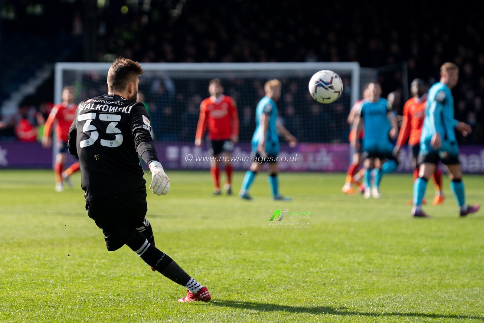 Bartosz BiaÅ‚kowski #33 of Millwall goal kick