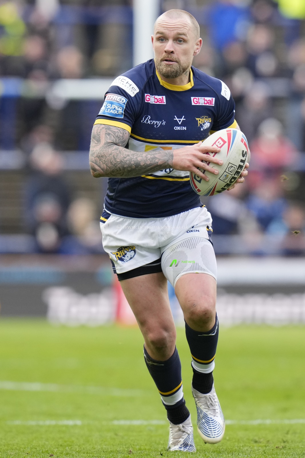 Blake Austin #6 of Leeds Rhinos during the Betfred Super League Round 6 match Leeds Rhinos vs Catalans Dragons at Headingley Stadium, Leeds, United Kingdom, 25th March 2023

(Photo by Steve Flynn/News Images)