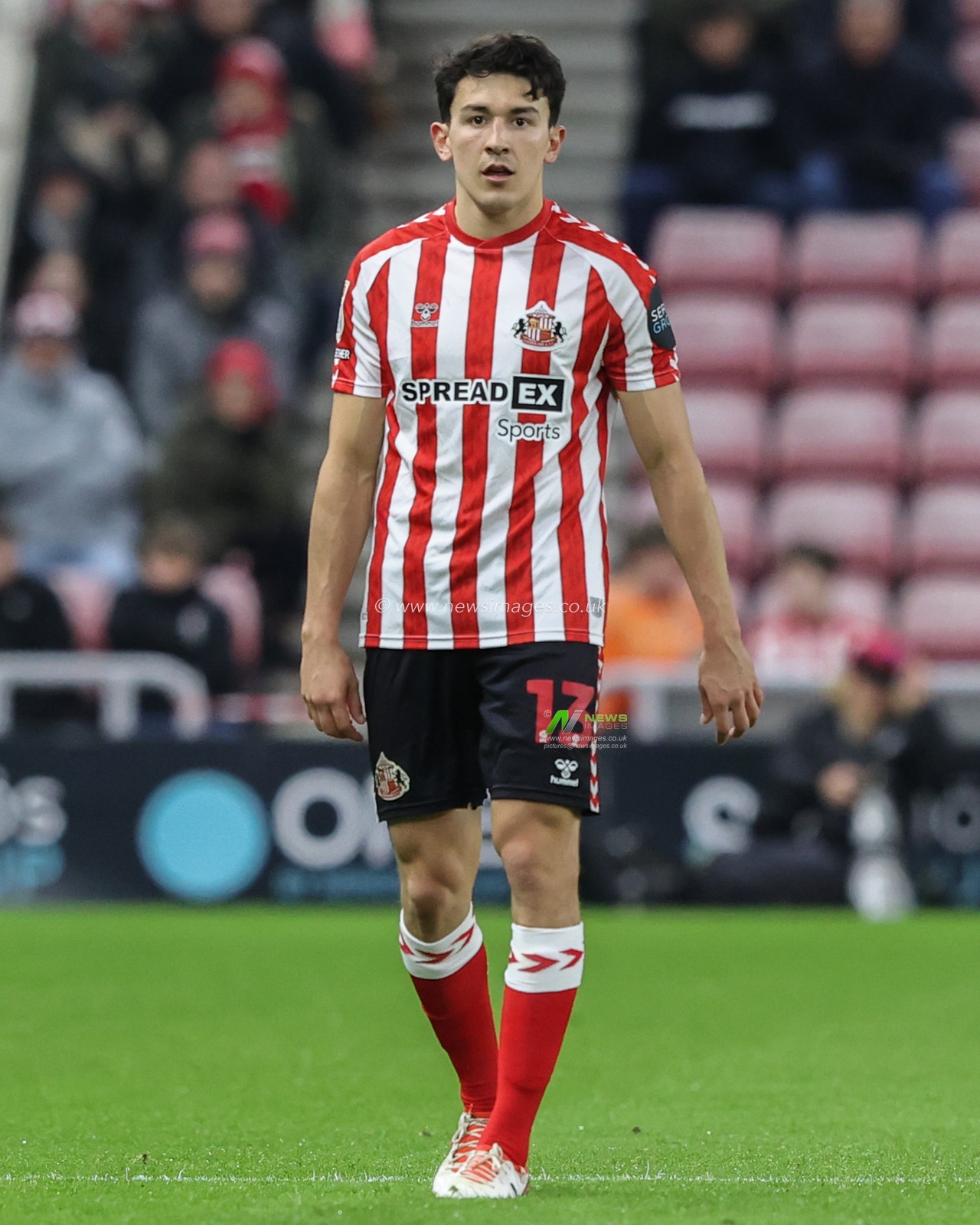 Luke O'Nien of Sunderland during the Sky Bet Championship match Sunderland vs West Bromwich Albion at Stadium Of Light, Sunderland, United Kingdom, 26th November 2024

(Photo by Alfie Cosgrove/News Images)